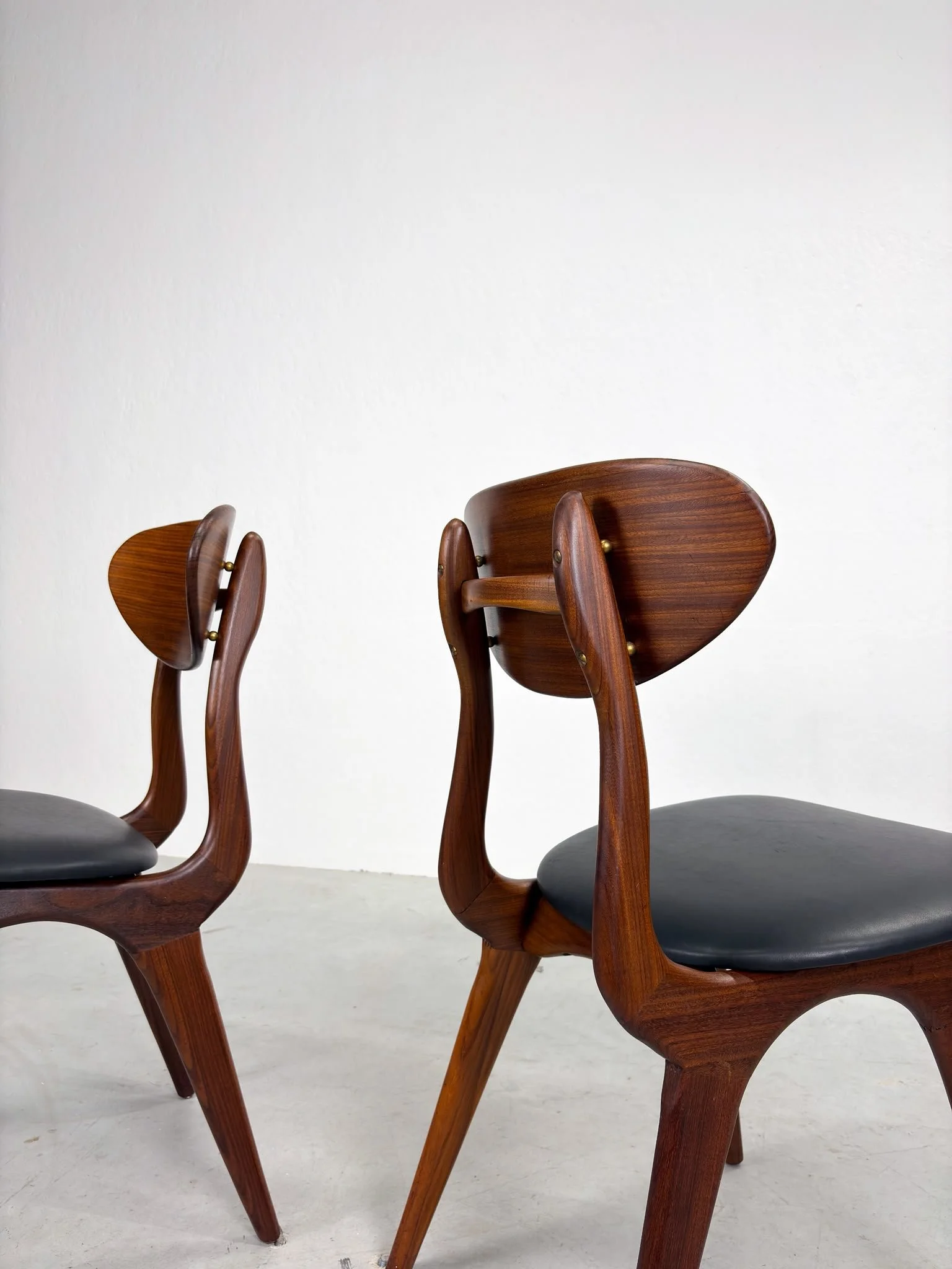 Set 'Snavel' Eetkamerstoelen van Louis van Teeffelen (1).jpeg