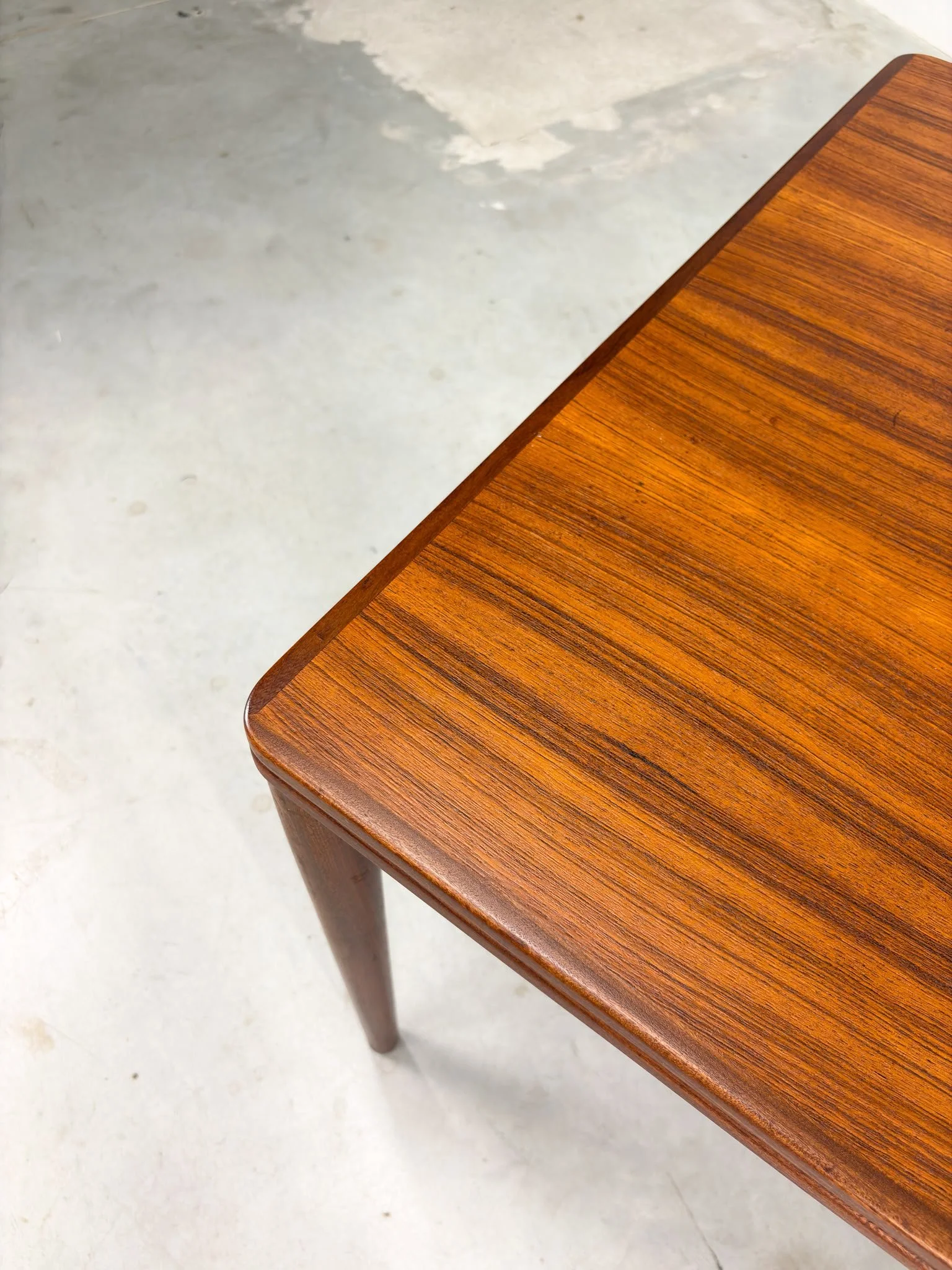 'TT23' Eetkamertafel van Cees Braakman voor Pastoe (16).jpeg