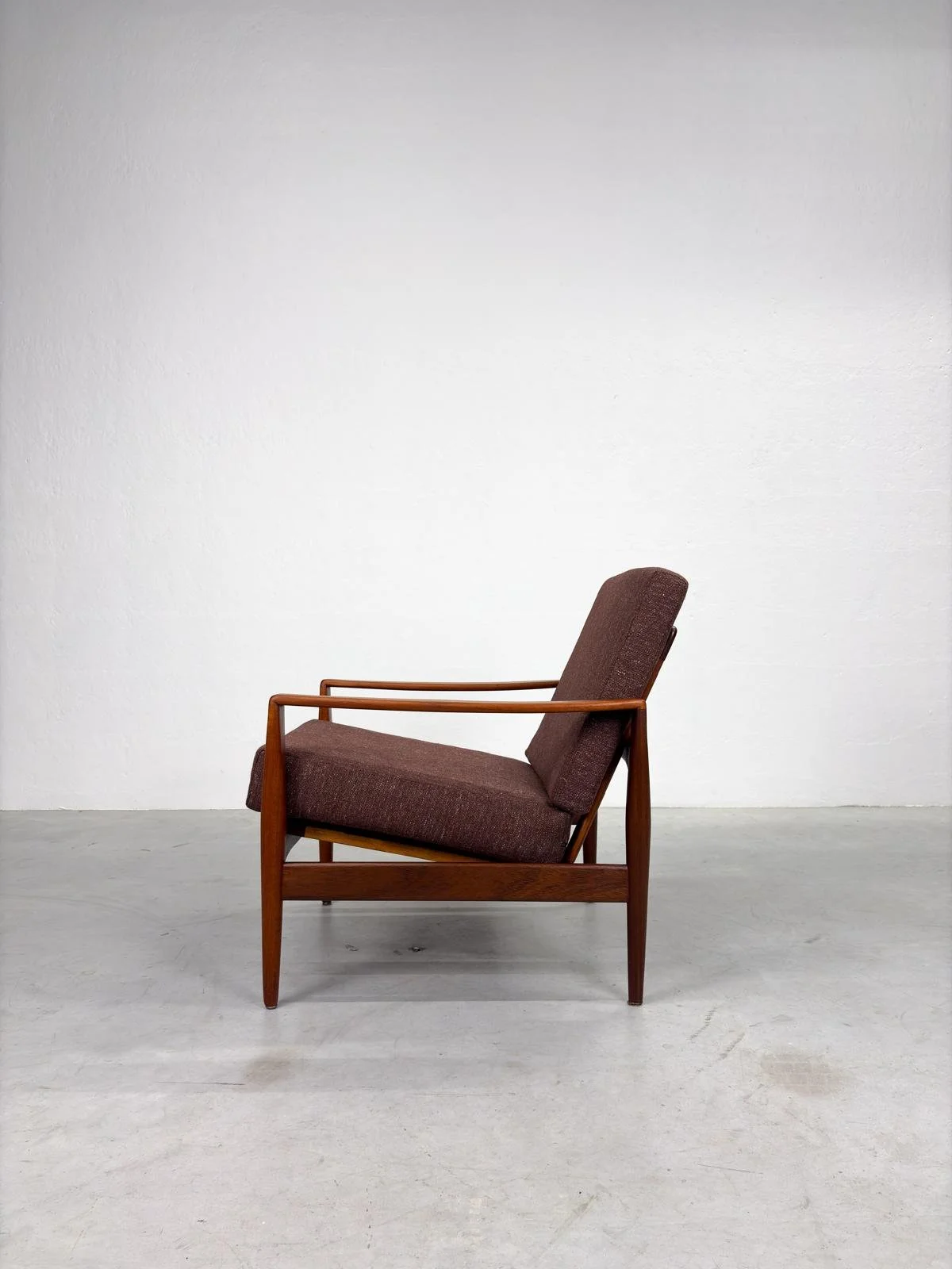 'EK' Fauteuil van Illum Wikkelsø voor N. Eilersen (11).jpeg