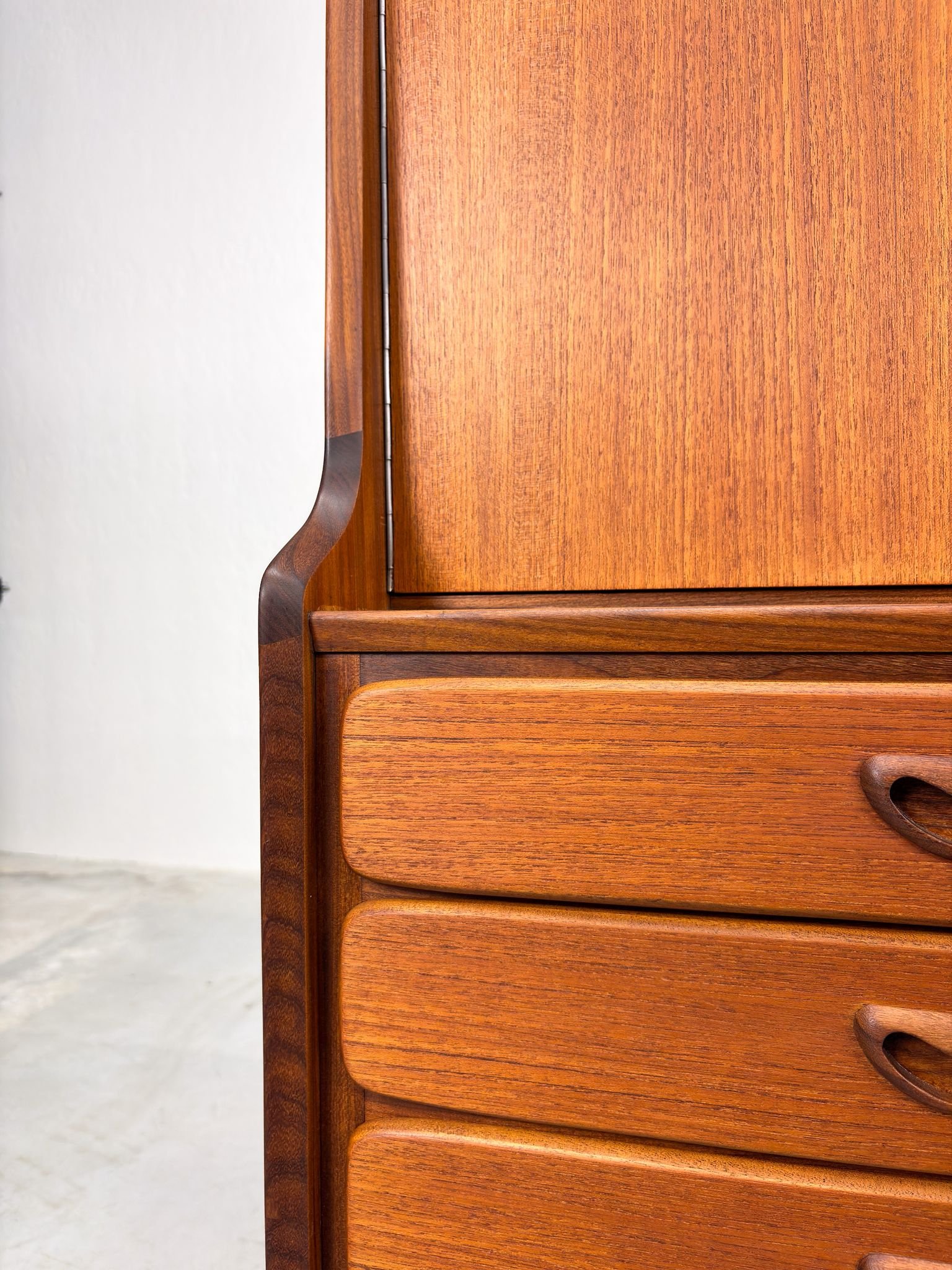 Dressoir van Louis van Teeffelen voor Wébé (3).jpeg