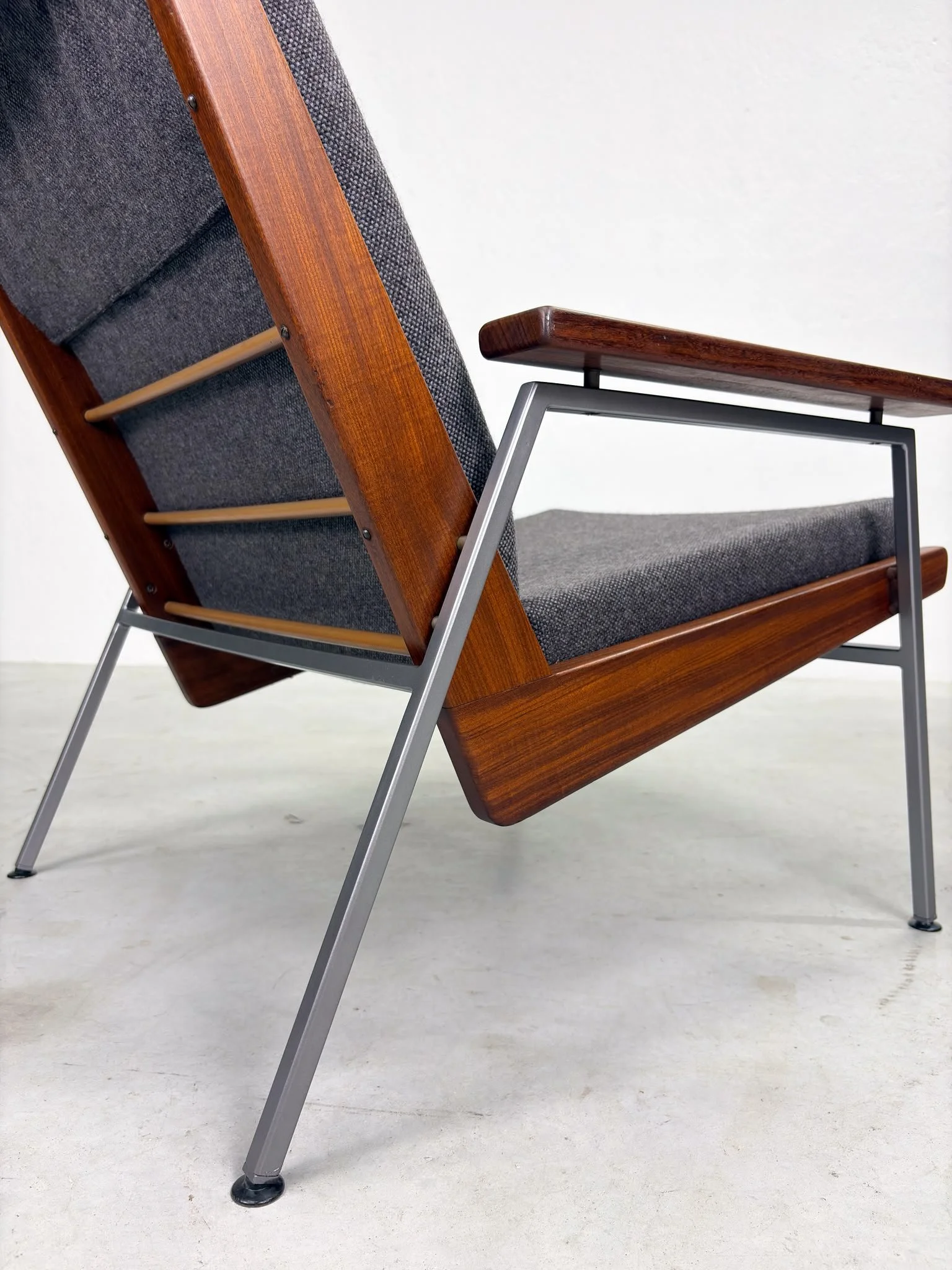 '1611 Lotus' Damesfauteuil van Rob Parry voor Gelderland (15).jpeg