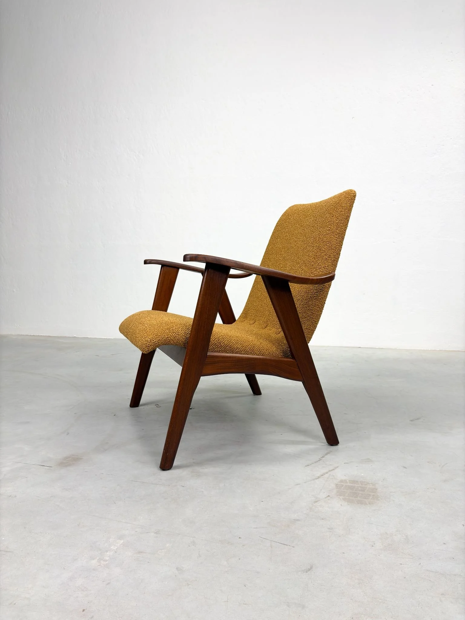 Okergele Fauteuil Louis van Teeffelen (11).jpeg