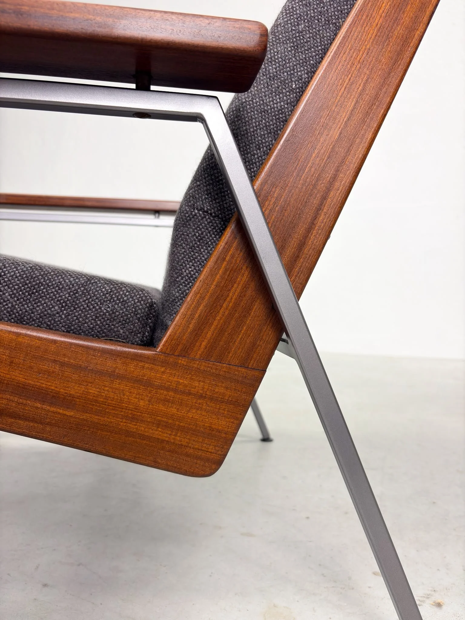 '1611 Lotus' Damesfauteuil van Rob Parry voor Gelderland (11).jpeg