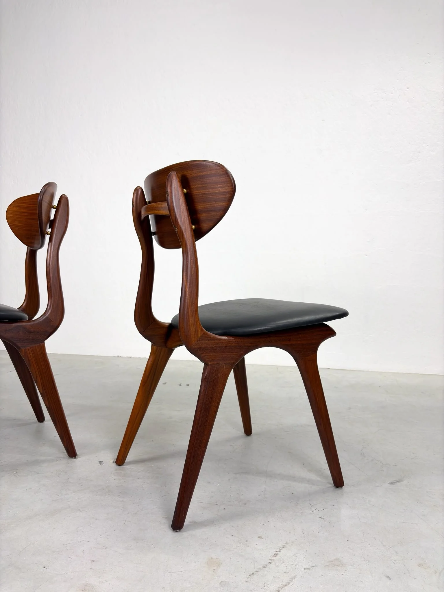 Set 'Snavel' Eetkamerstoelen van Louis van Teeffelen (8).jpeg