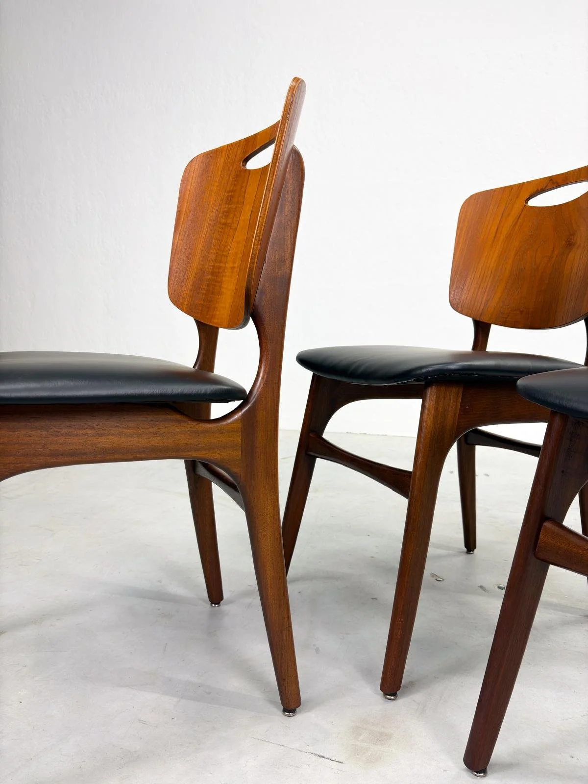 Set Mid-century Eetkamerstoelen in Deens Design (32).jpeg