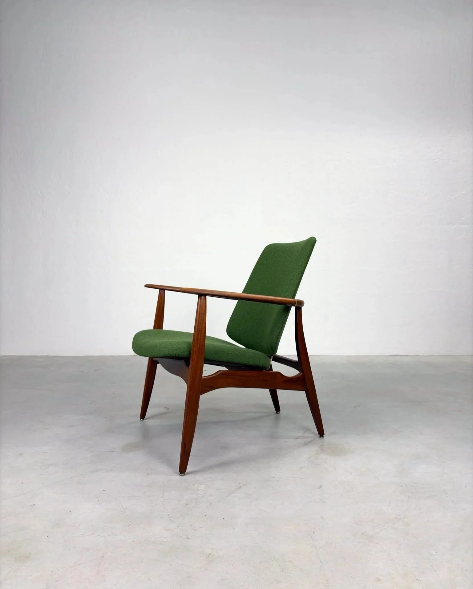 'Tolga' Fauteuil van Louis van Teeffelen voor Wébé