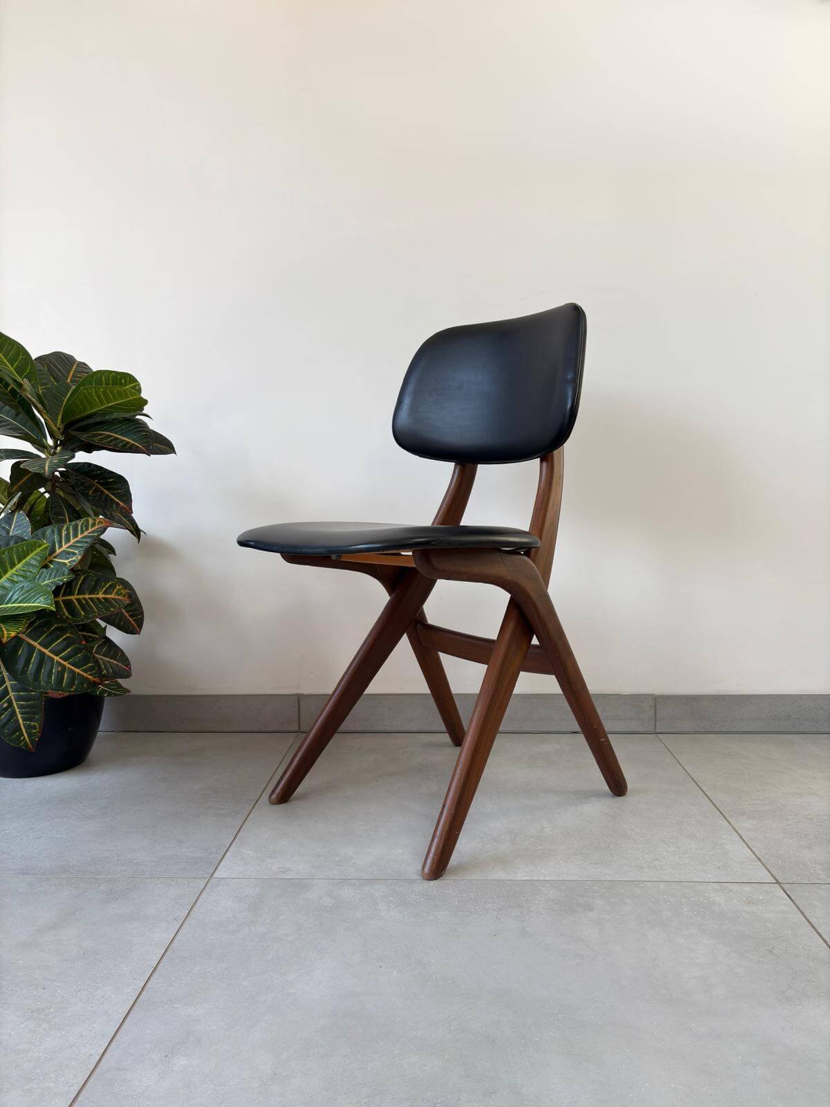 Vintage Scissor Chairs Louis van Teeffelen