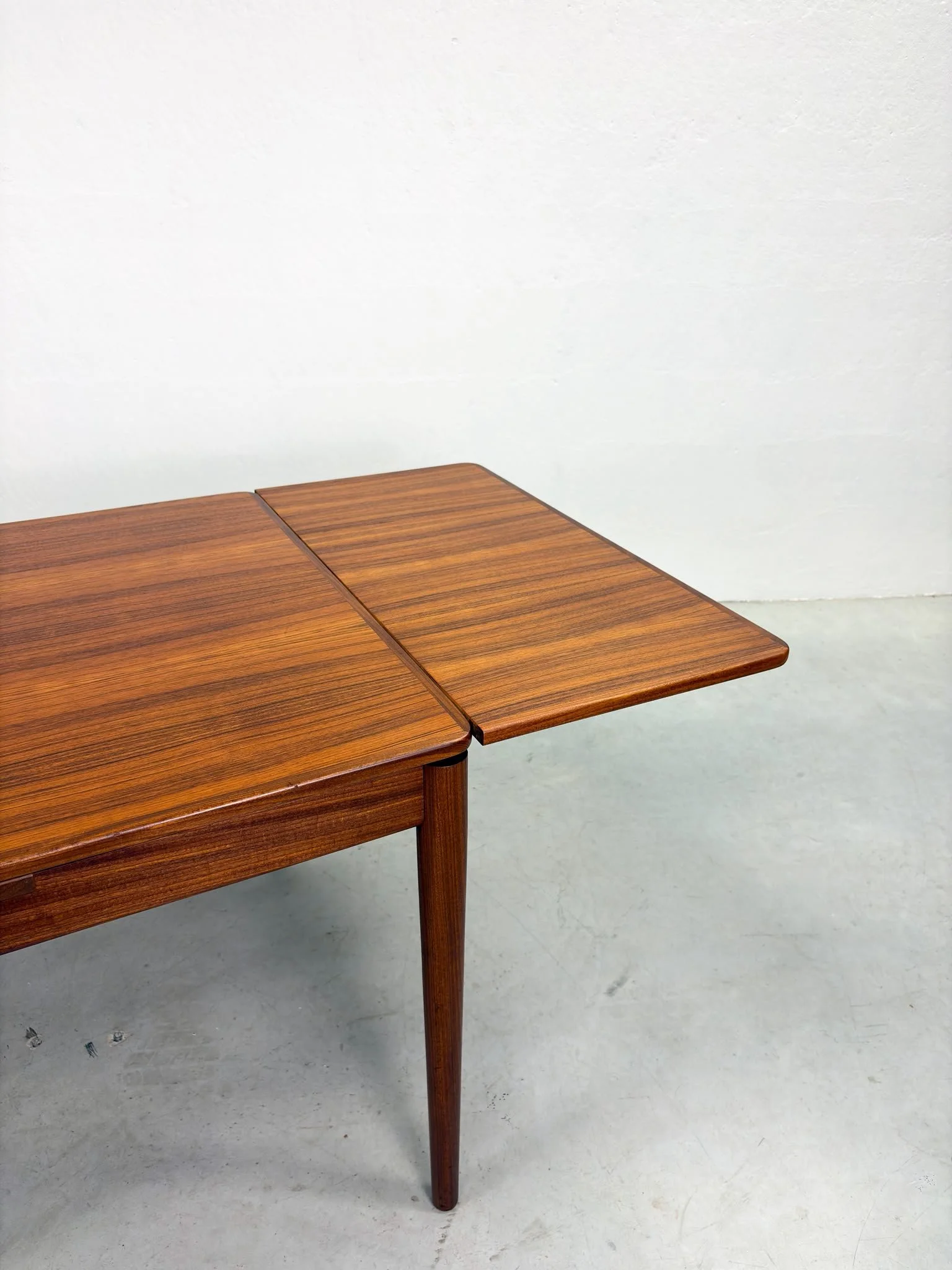'TT23' Eetkamertafel van Cees Braakman voor Pastoe (10).jpeg