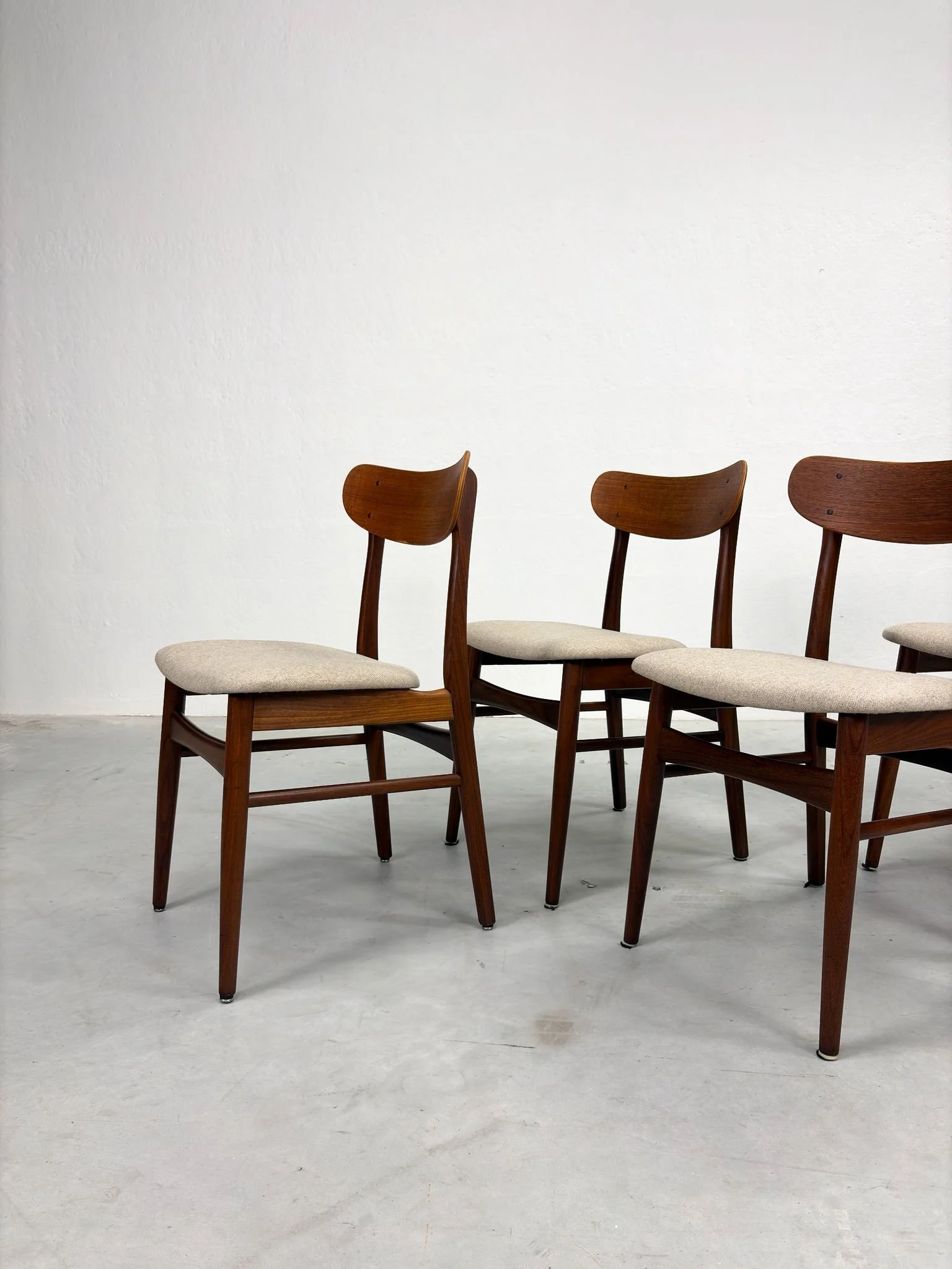 Set Mid-Century Eetkamerstoelen van Farstrup (5).jpeg