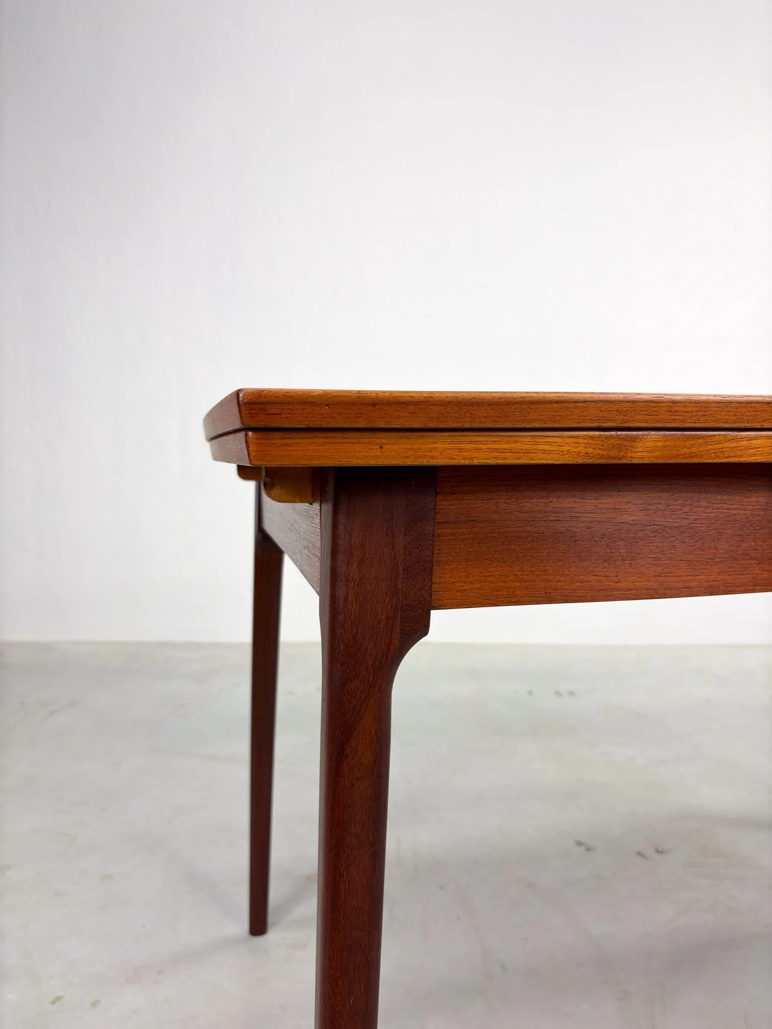 Uitschuifbare Mid-century Eettafel van AwA (7).jpeg
