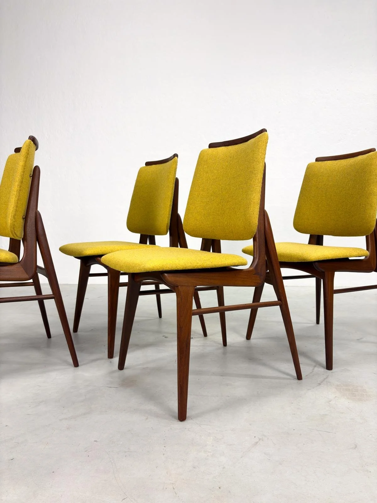 Zeldzame Set Mid-Century Eetkamerstoelen van AwA (2).jpeg