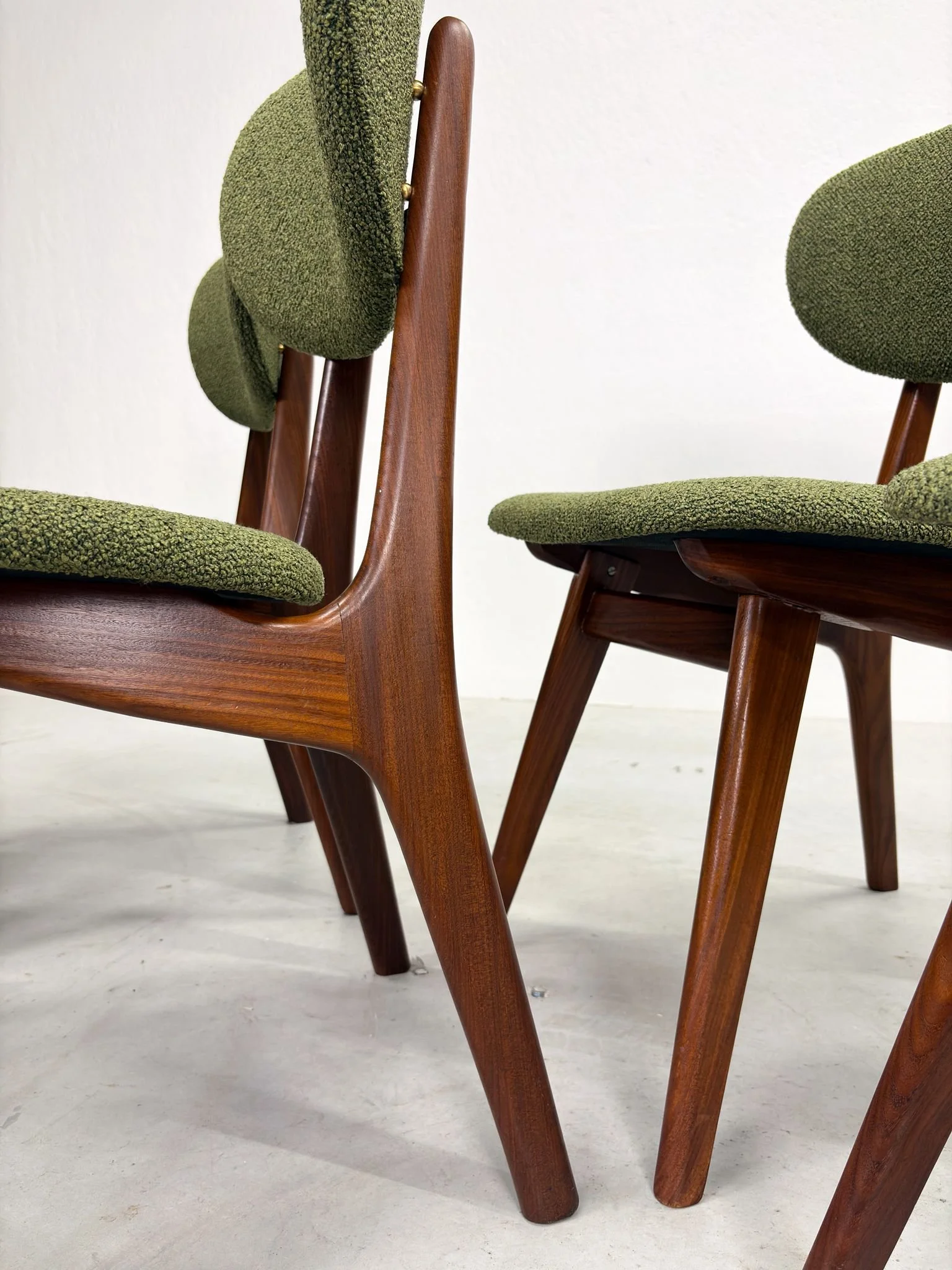 Set Eetkamerstoelen van Louis van Teeffelen voor AwA (16).jpeg