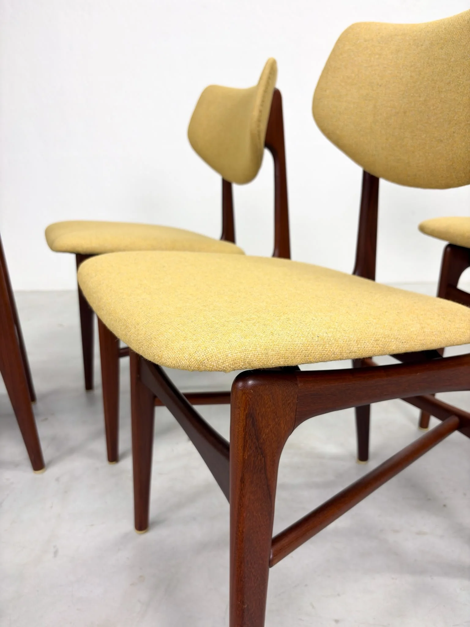 'Hamar' Eetkamerstoelen Louis van Teeffelen voor Wébé (8).jpeg