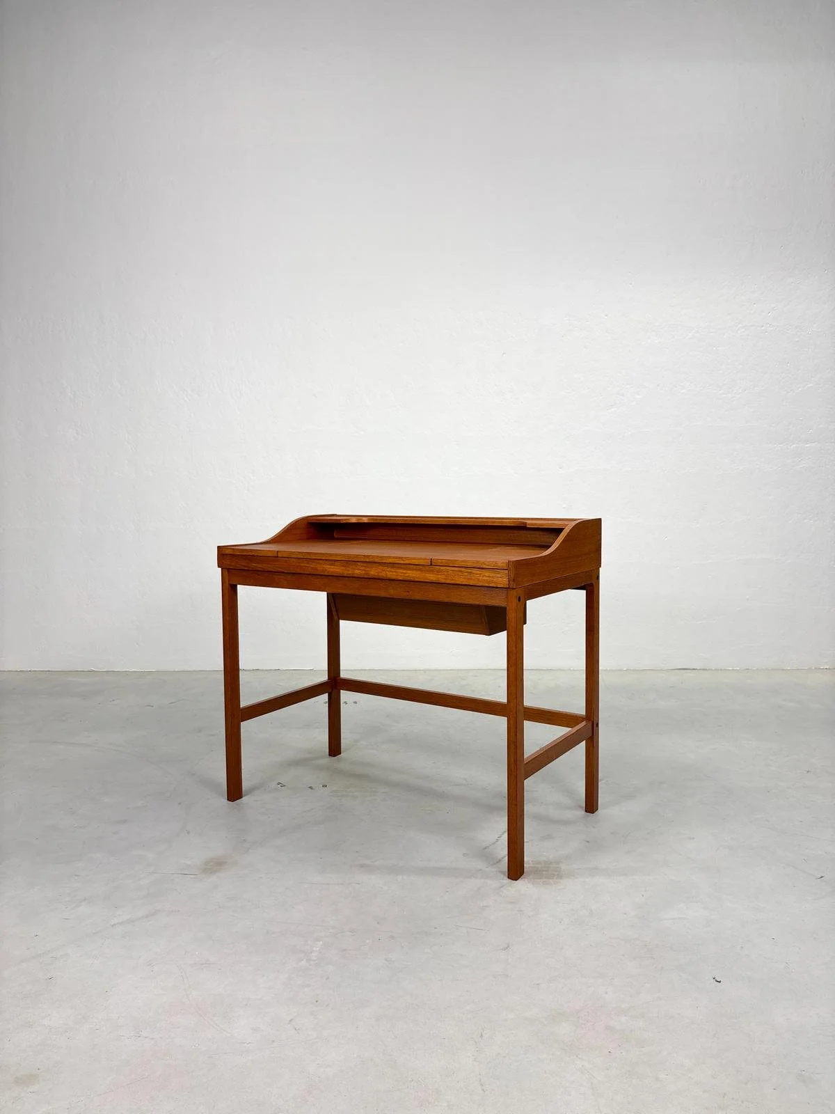 Mid-Century Teakhouten Kaptafel in Deens Design (3).jpeg