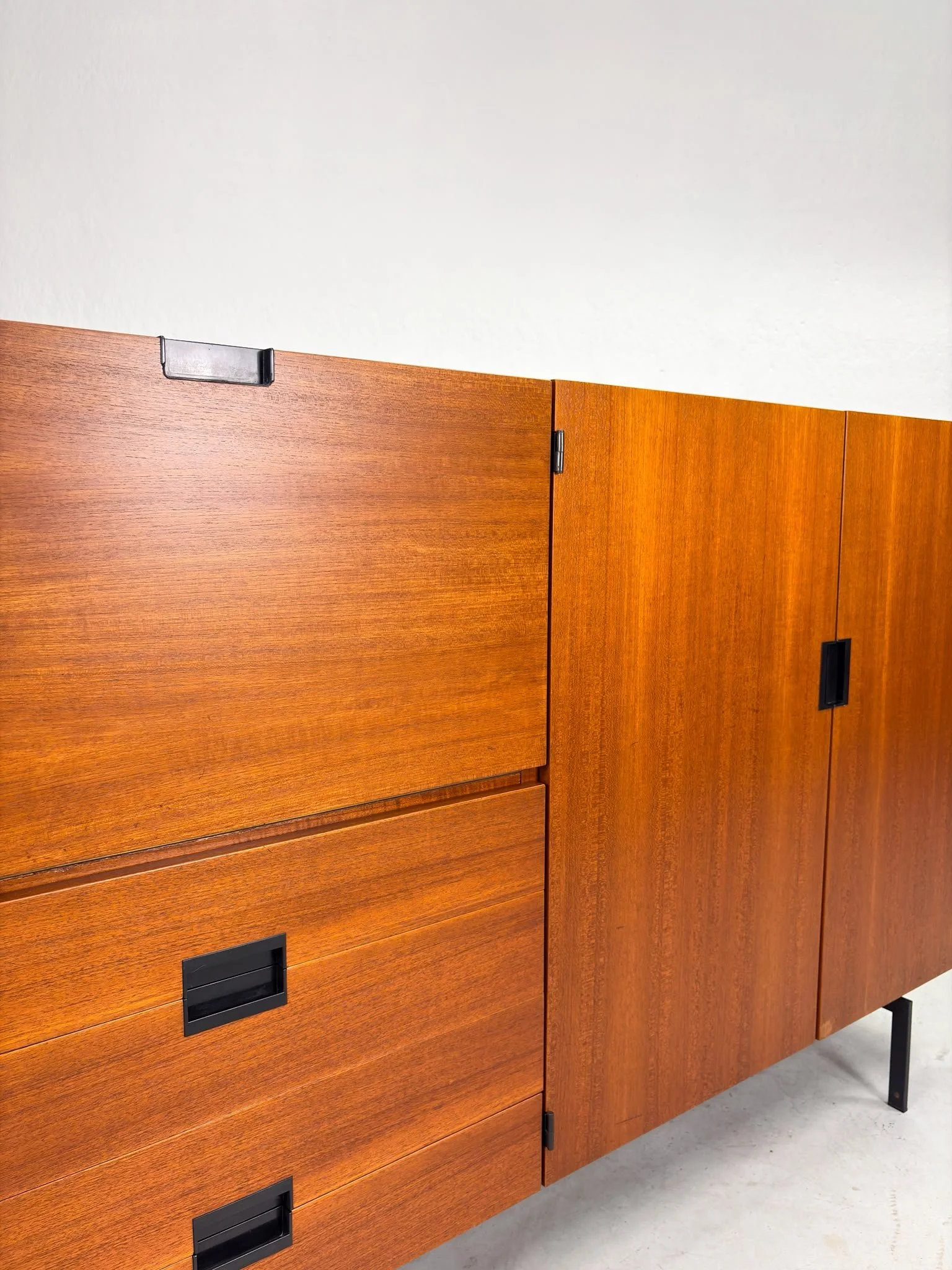 'CU08' Dressoir van Cees Braakman voor Pastoe (9).jpeg