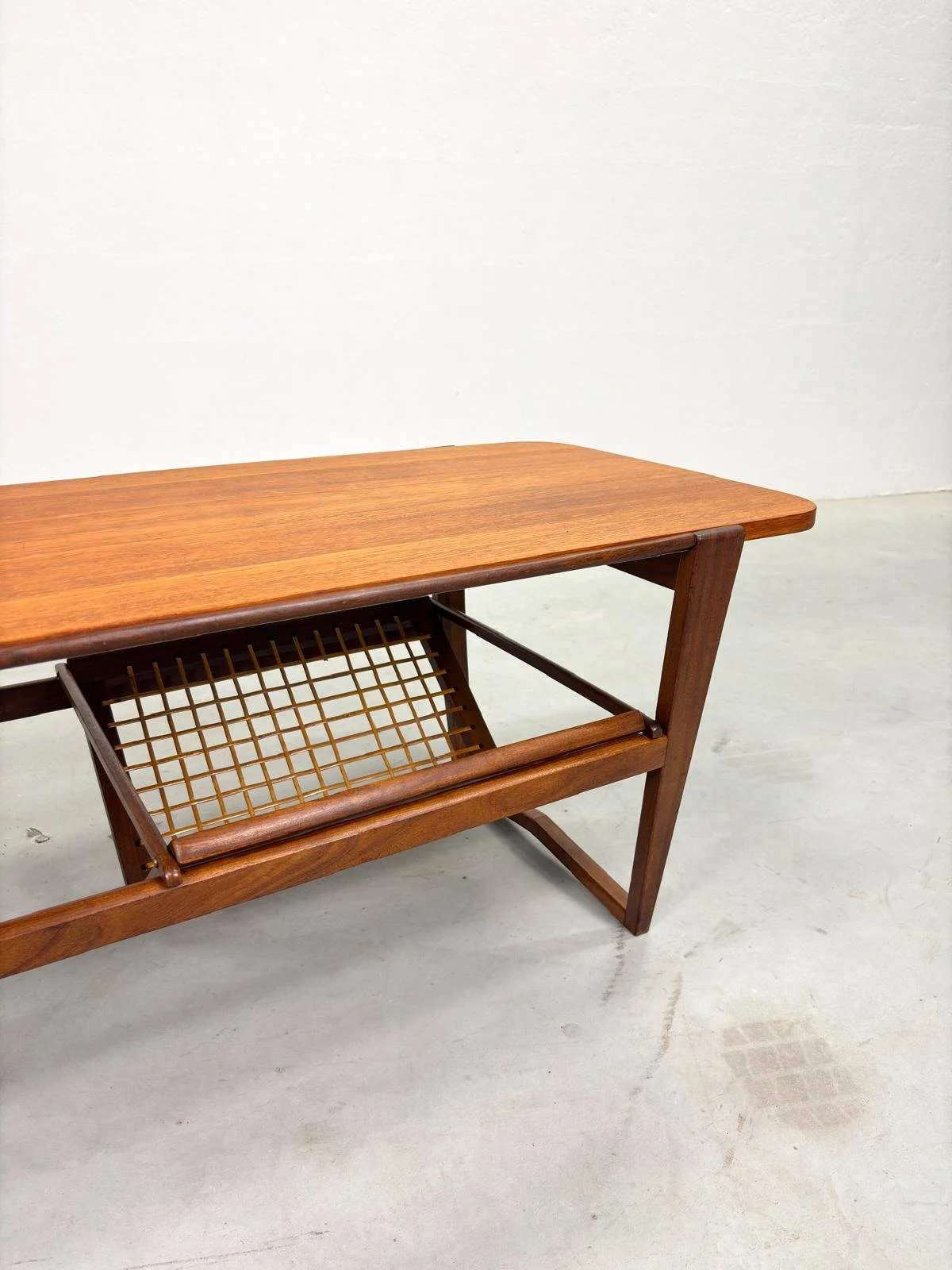 Mid-Century Salontafel met Verschuifbaar Lectuurrek (9).jpeg