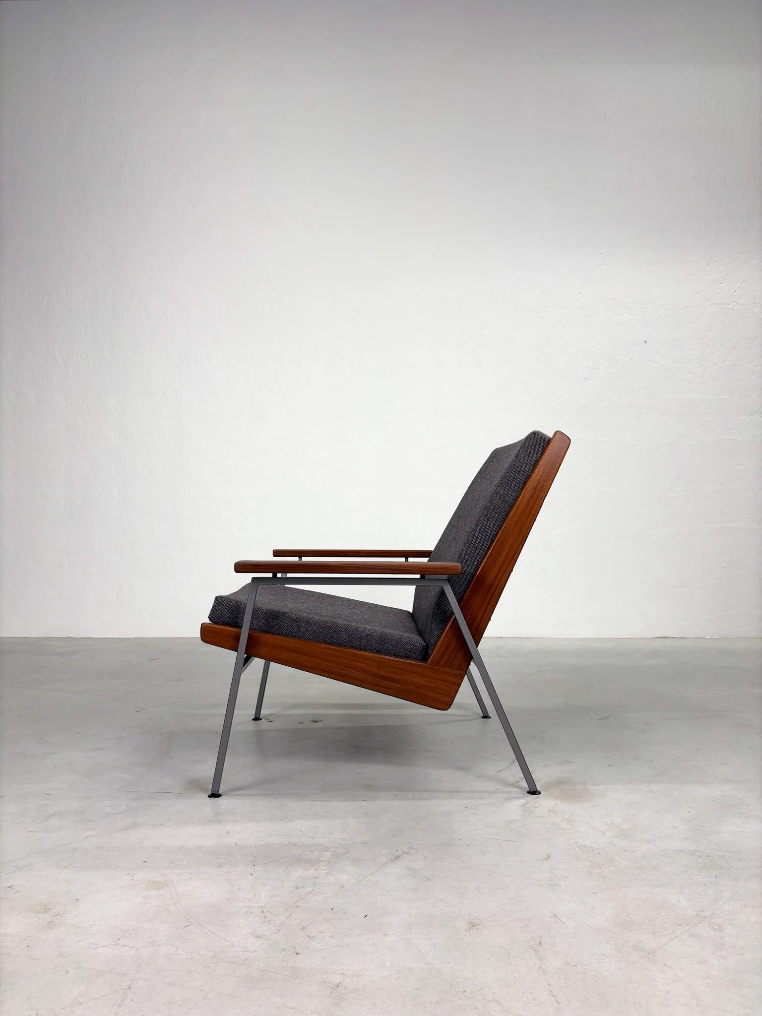 '1611 Lotus' Damesfauteuil van Rob Parry voor Gelderland (9).jpeg