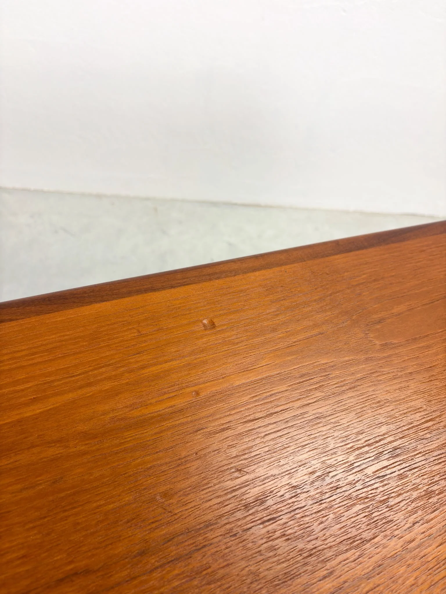 'Milaan' Eetkamertafel van Louis van Teeffelen voor Wébé (20).jpeg