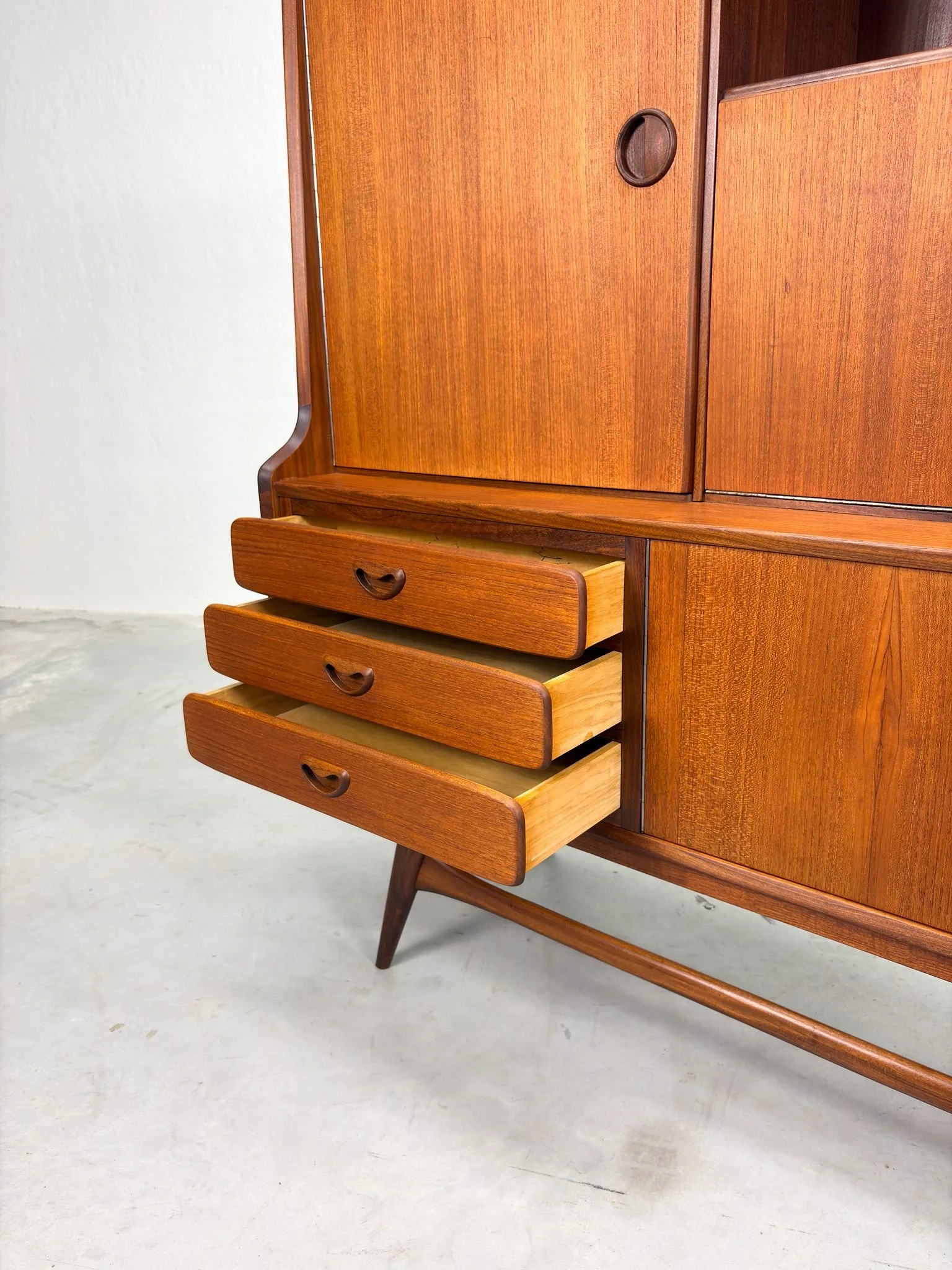 Dressoir van Louis van Teeffelen voor Wébé (9).jpeg