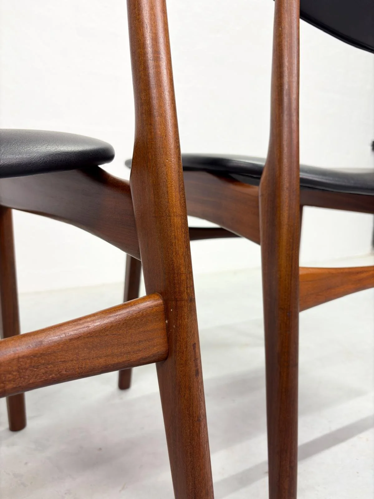 Set Vintage Teakhouten Eetkamerstoelen Deens design (8).jpg