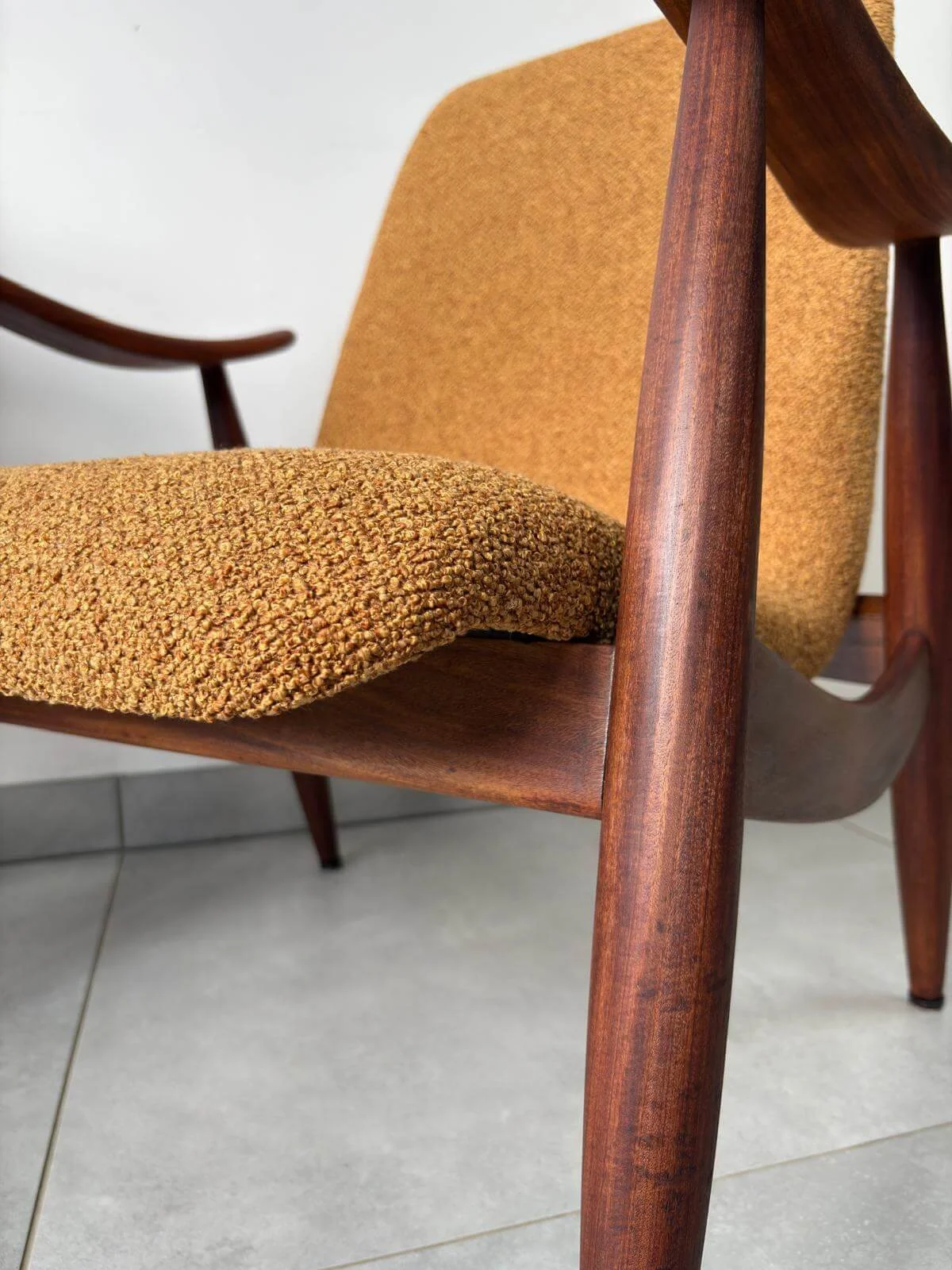 A-serie Fauteuil Louis van Teeffelen Oker Geel (14).jpg