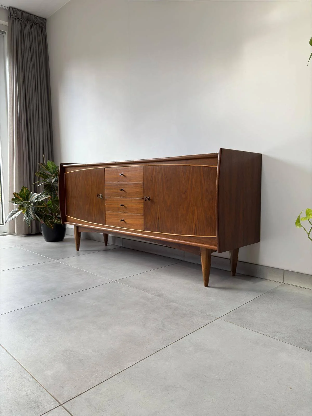 Uniek Vintage Mid-century Dressoir van Teak (17).jpg