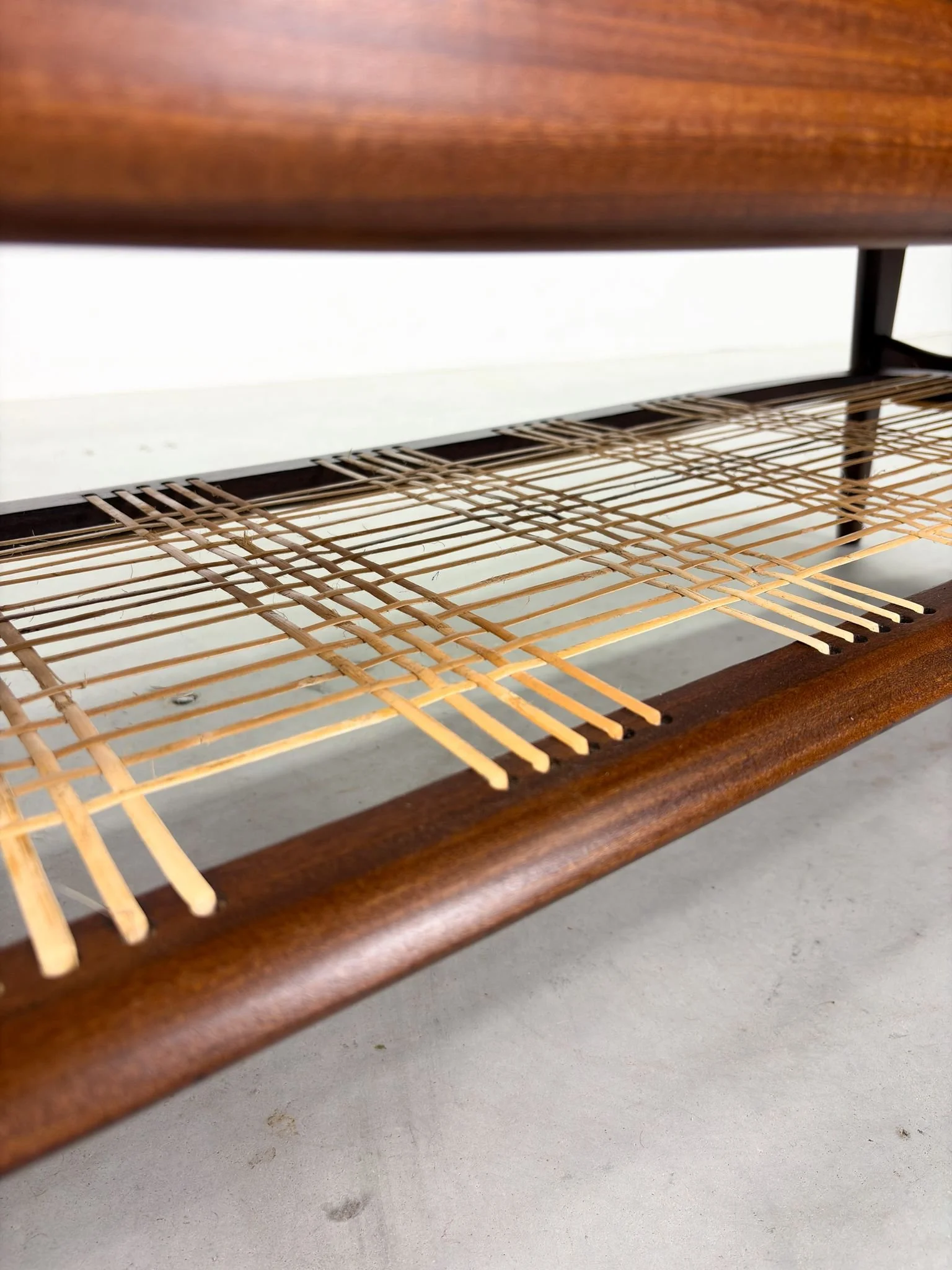 Salontafel Nr. 13 van Louis van Teeffelen voor Wébé (10).jpeg