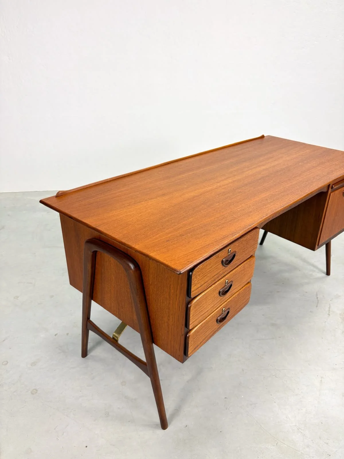 Boomerang Bureau van Louis van Teeffelen voor Wébé (9).jpeg