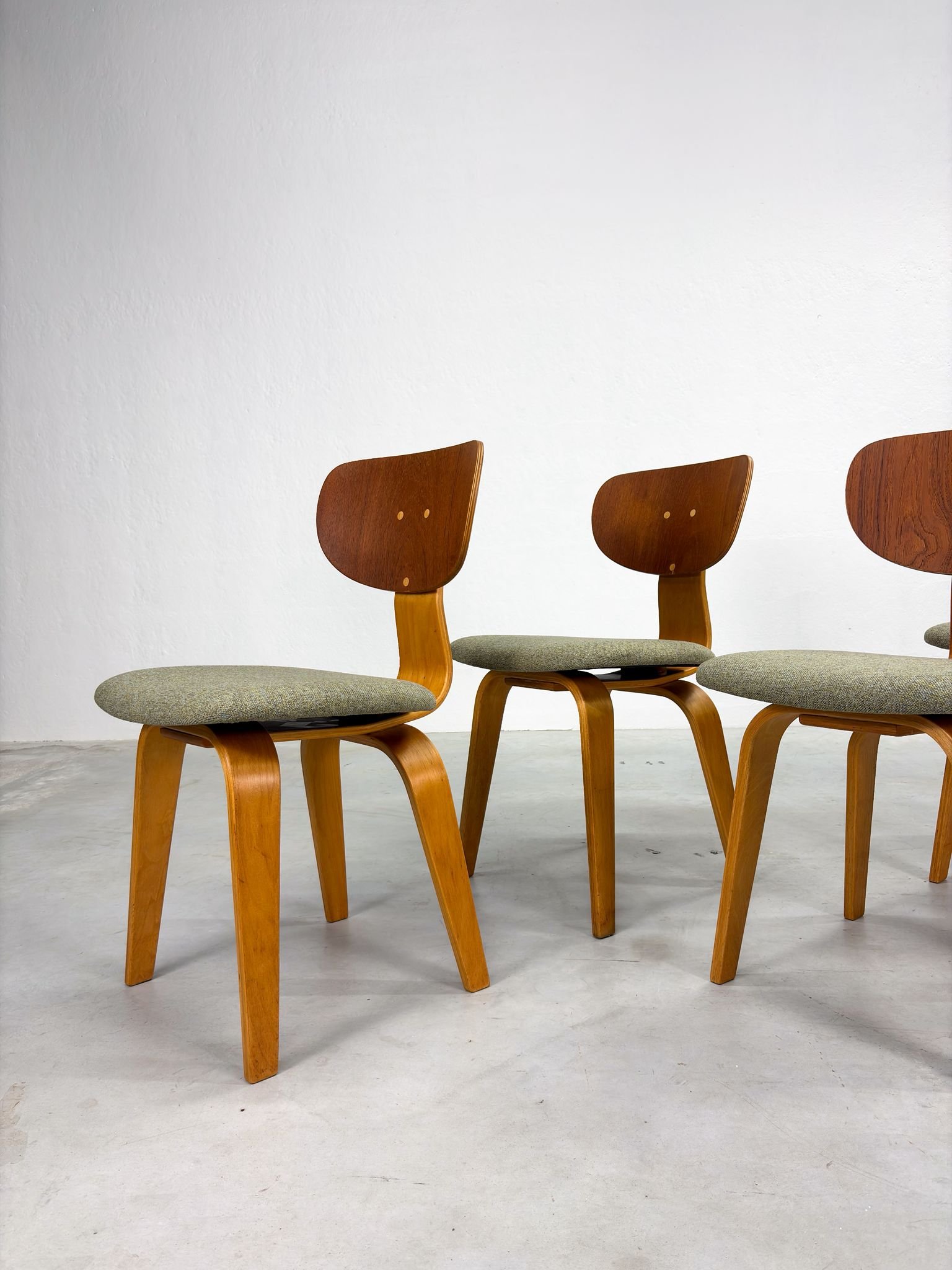 Set 'SB02' Eetkamerstoelen van Cees Braakman voor Pastoe (6).jpeg