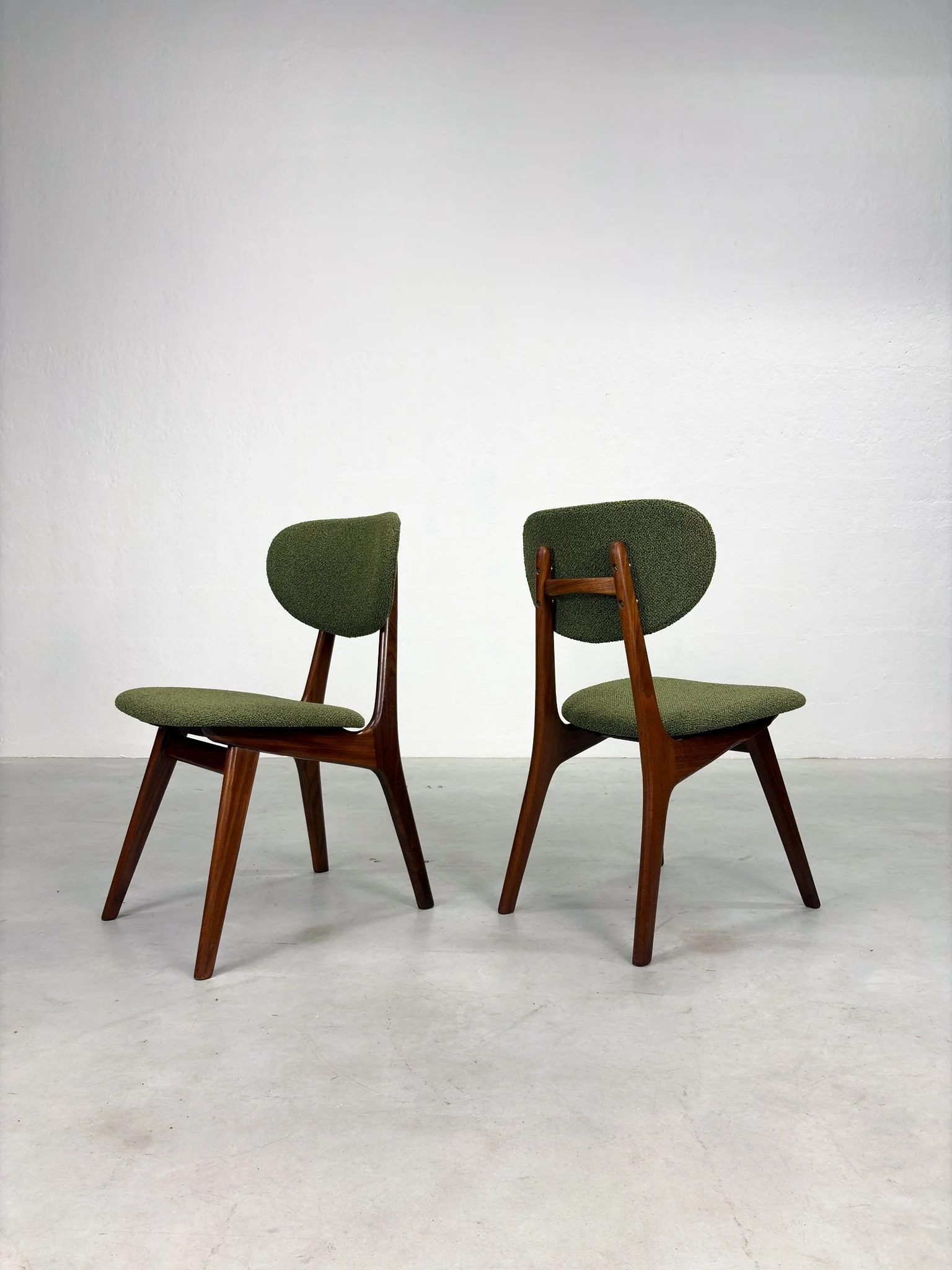 Set Eetkamerstoelen van Louis van Teeffelen voor AwA (20).jpeg