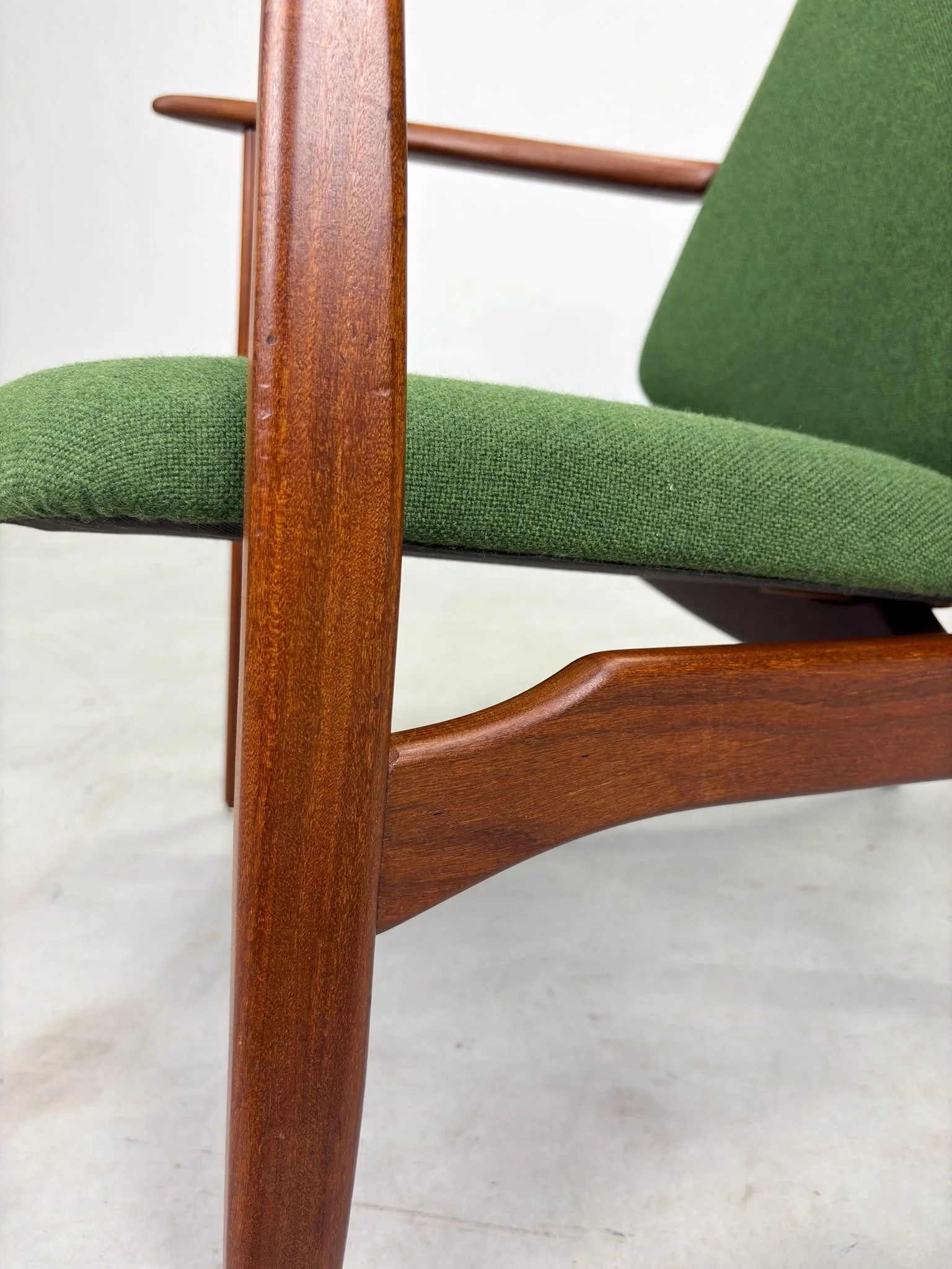 'Tolga' Fauteuil van Louis van Teeffelen voor Wébé (15).jpeg