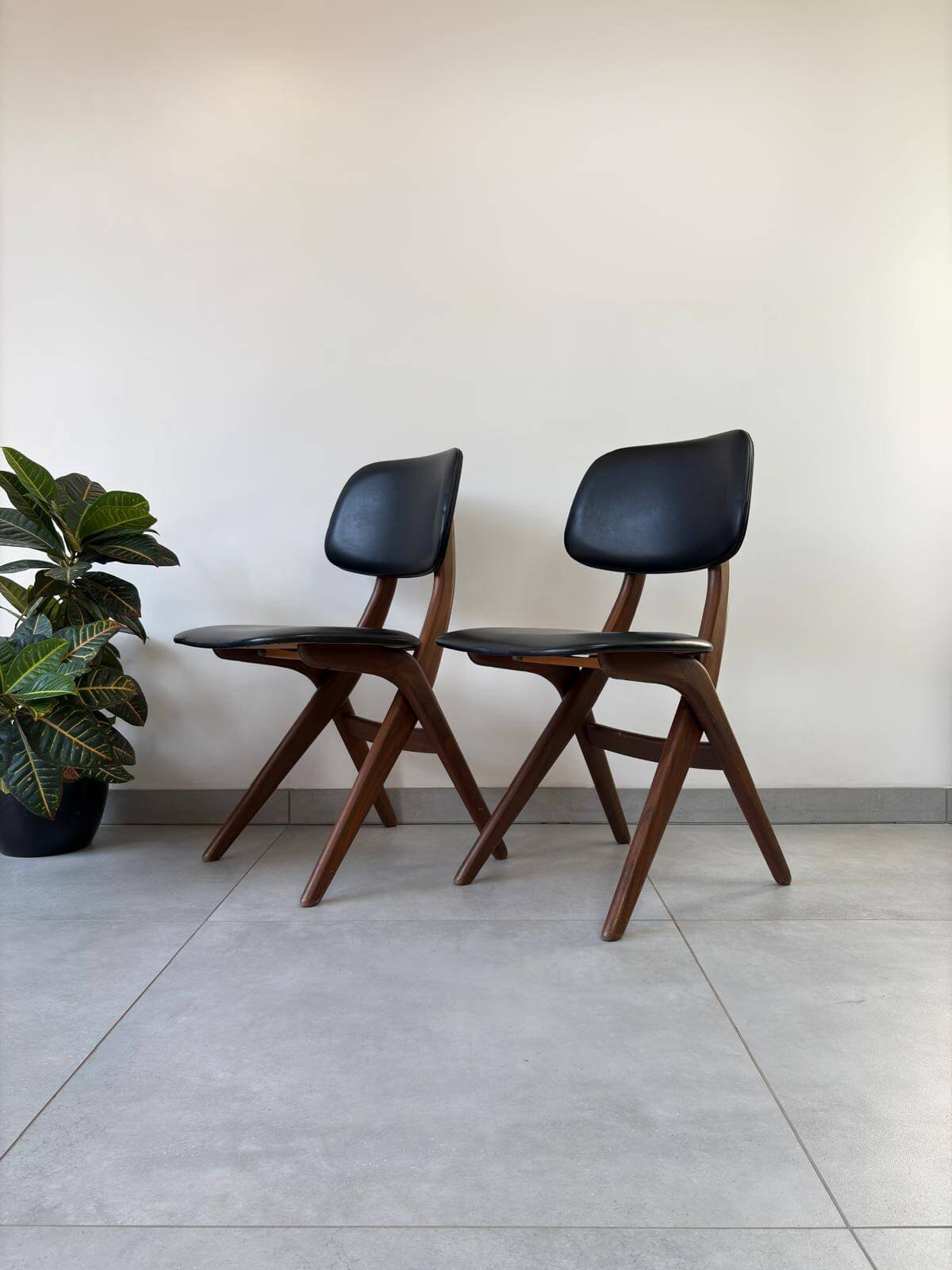 Vintage Scissor Chairs Louis van Teeffelen