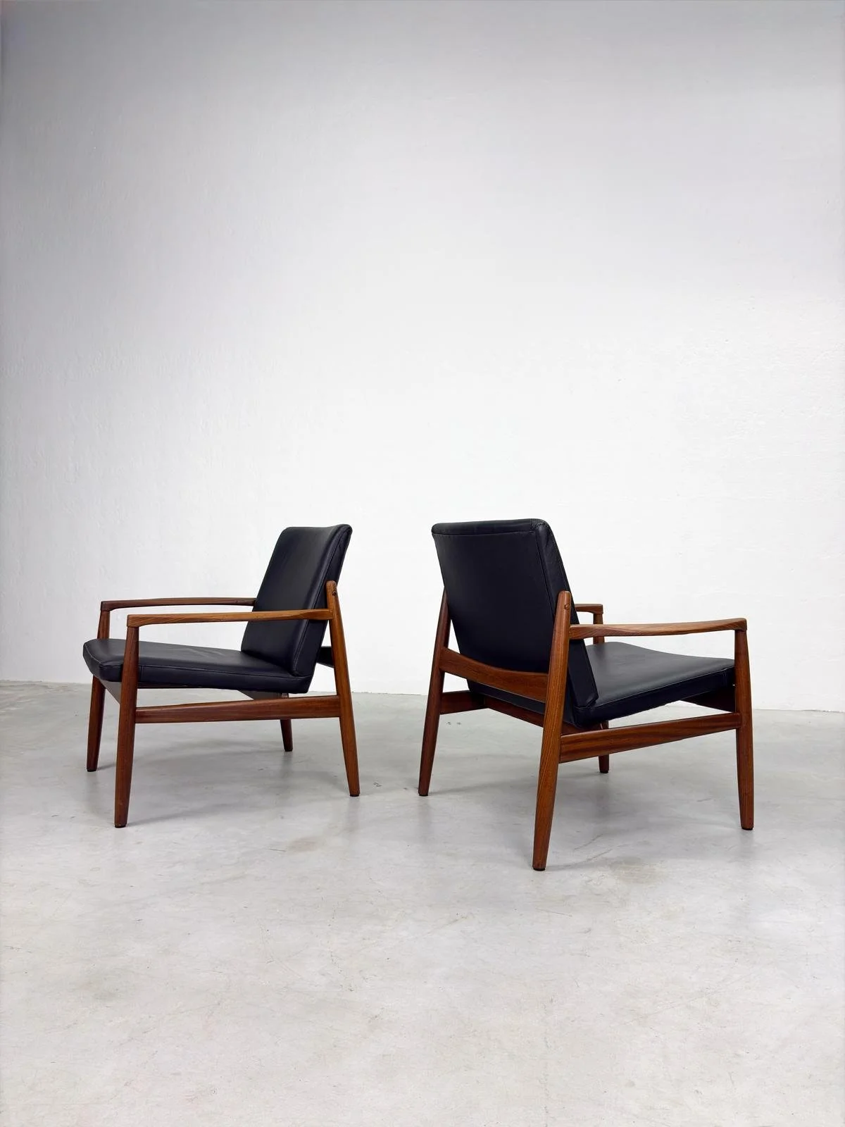 'Viken' Fauteuils van Tove & Edvard Kindt Larsen voor OPE (5).jpeg