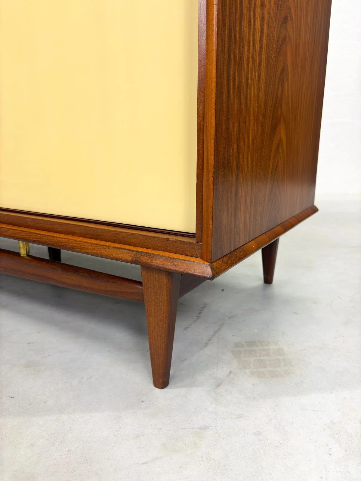 Kledingkast van Louis van Teeffelen voor Wébé (17).jpeg