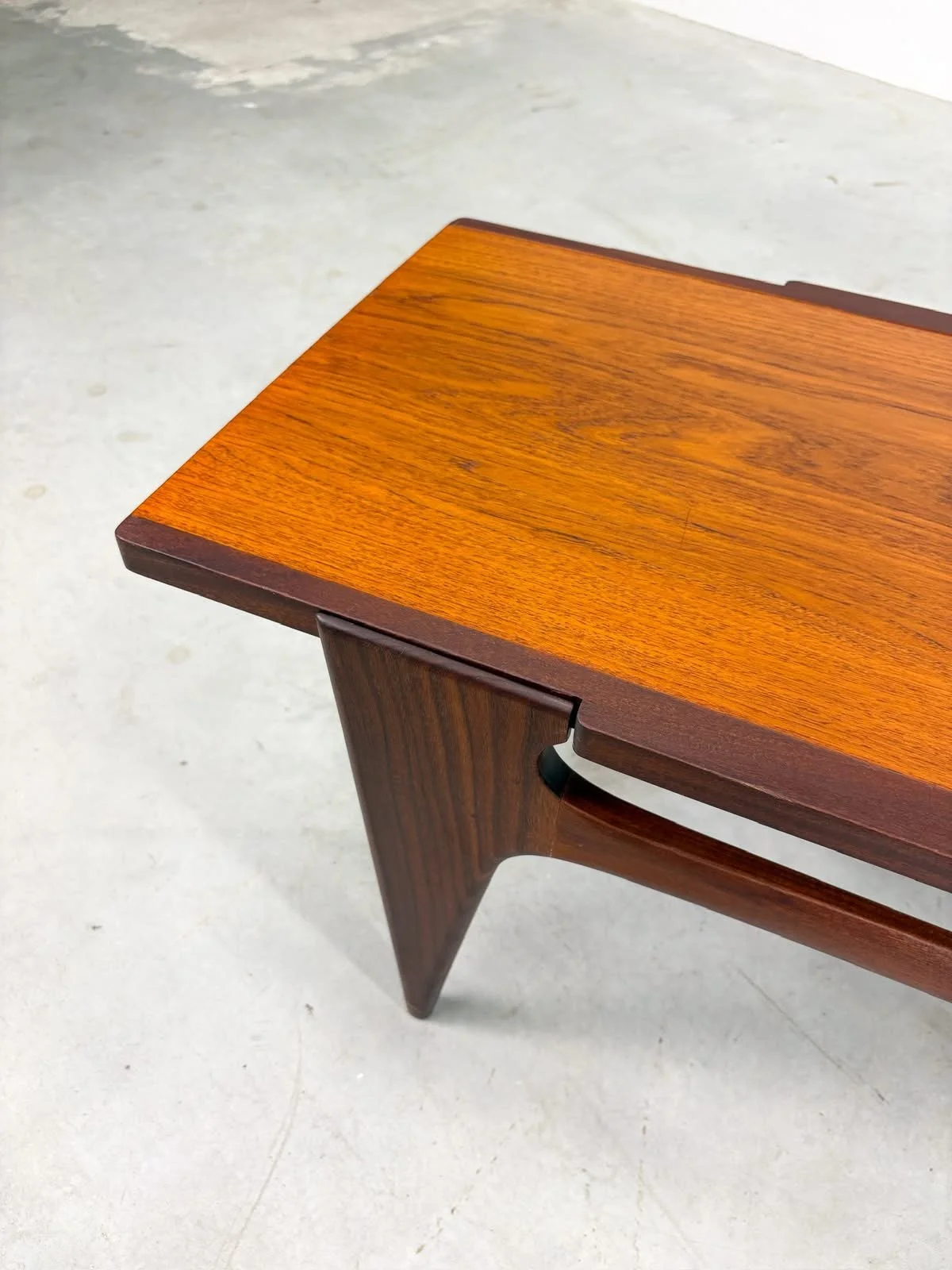 Unieke Vintage Salontafel in Deens Design (4).jpeg