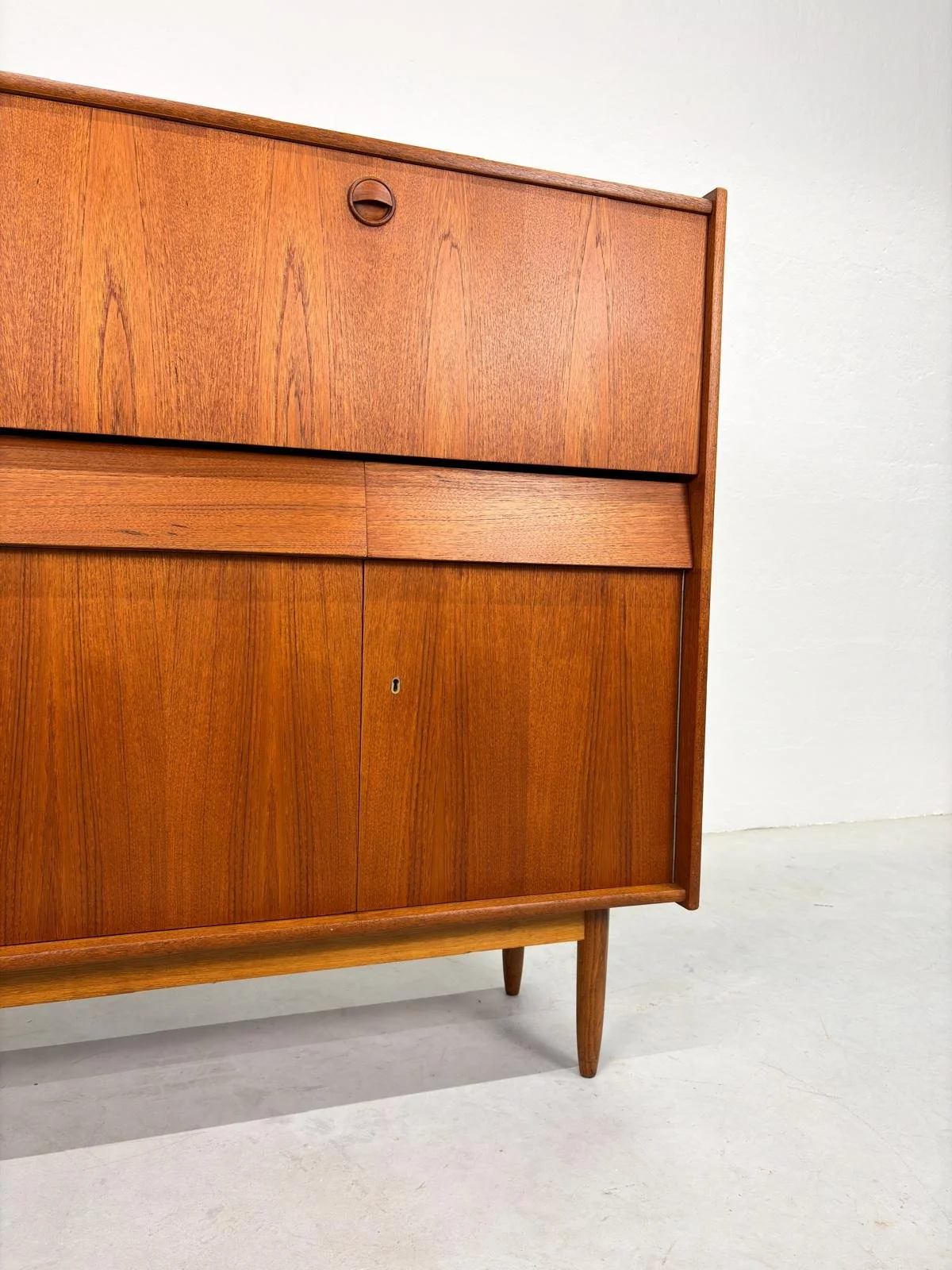 Vintage Dressoir O.M.F. Belgium Teak (15).jpeg