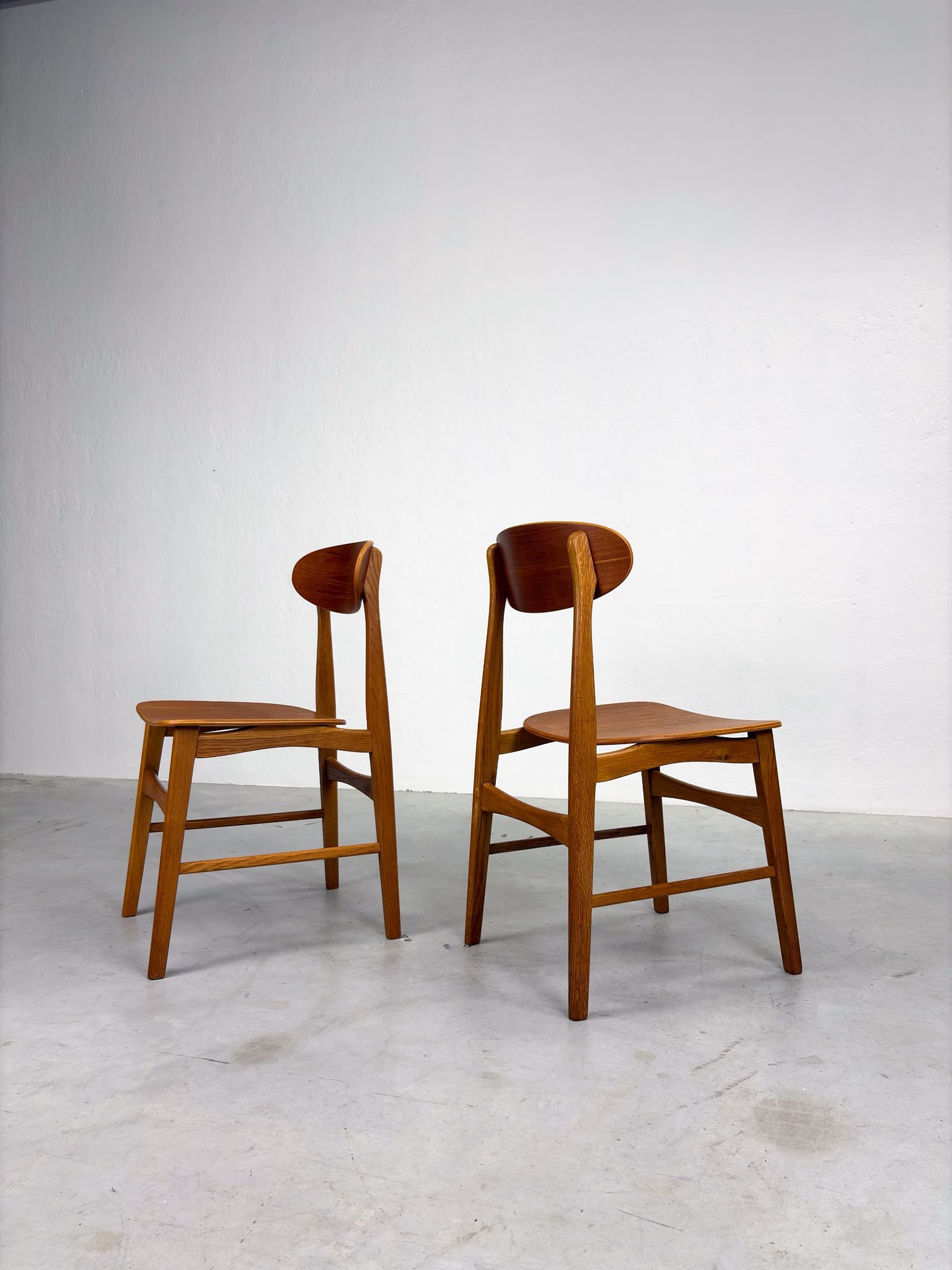 Set Mid-century Eetkamerstoelen van Eiken en Teak (17).jpeg