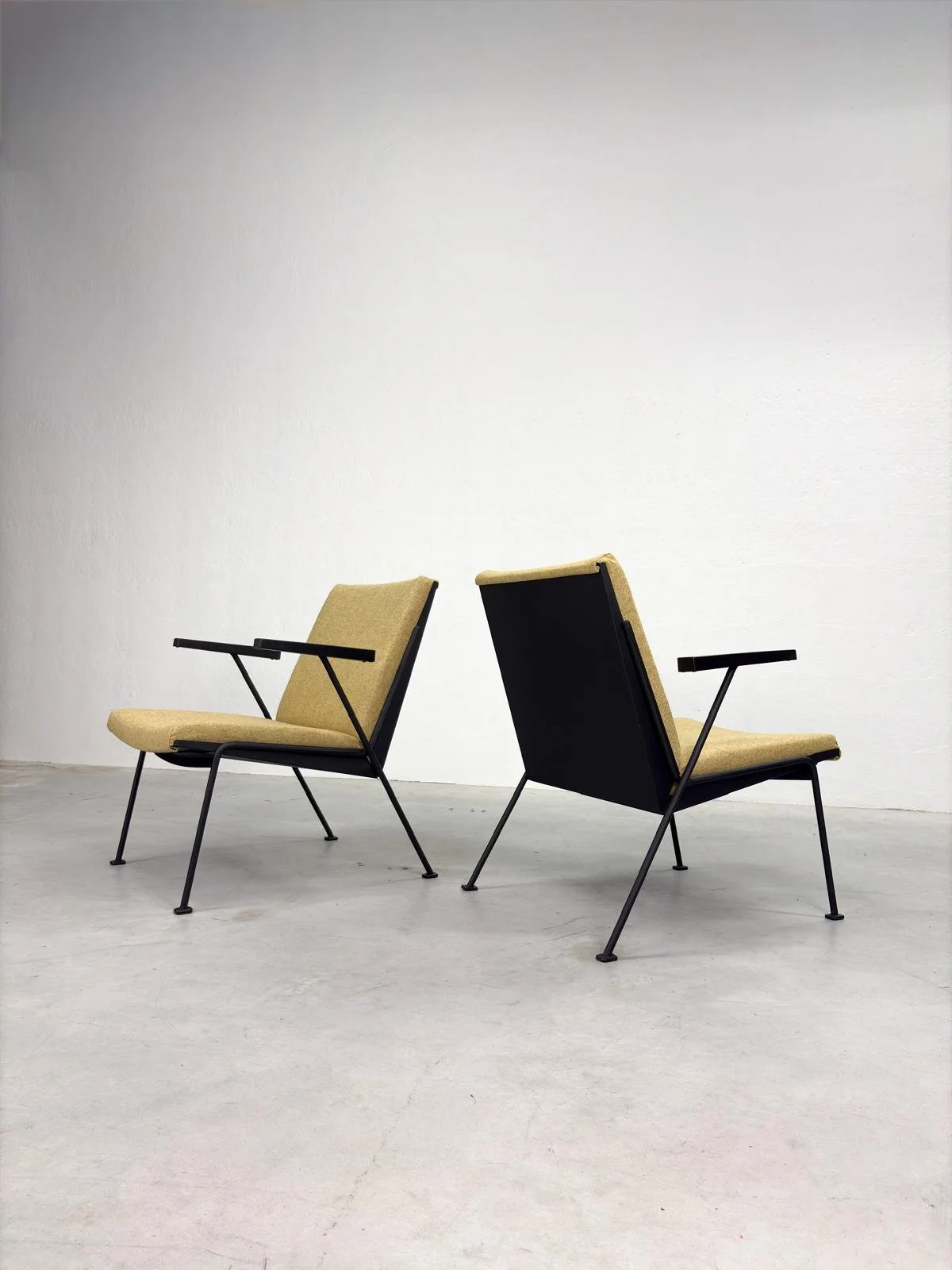Set 'Oase' Fauteuils van Wim Rietveld voor Ahrend de Cirkel (2).jpeg