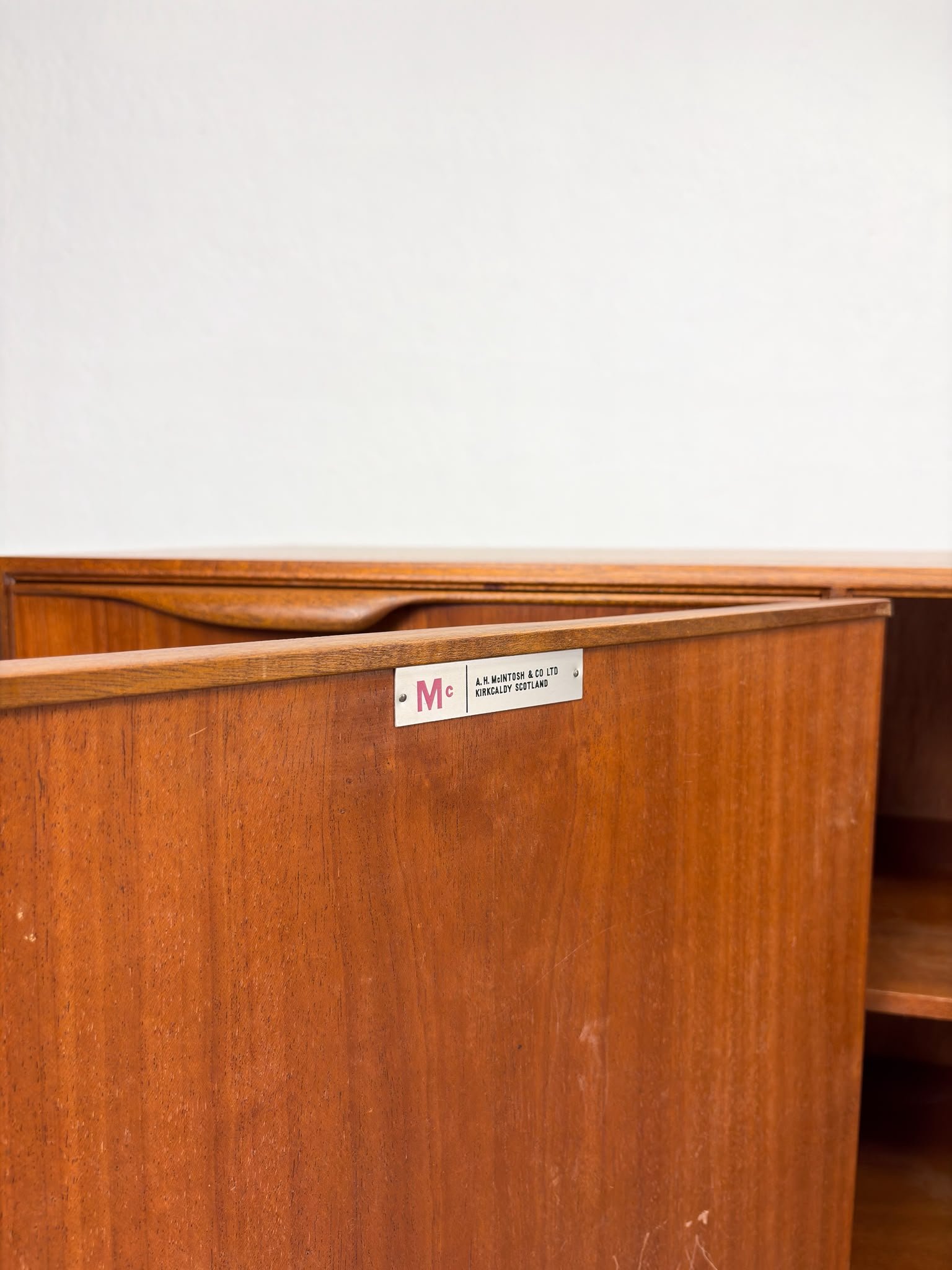 'Dunvegan' Sideboard van Tom Robertson voor McIntosh (6).jpeg