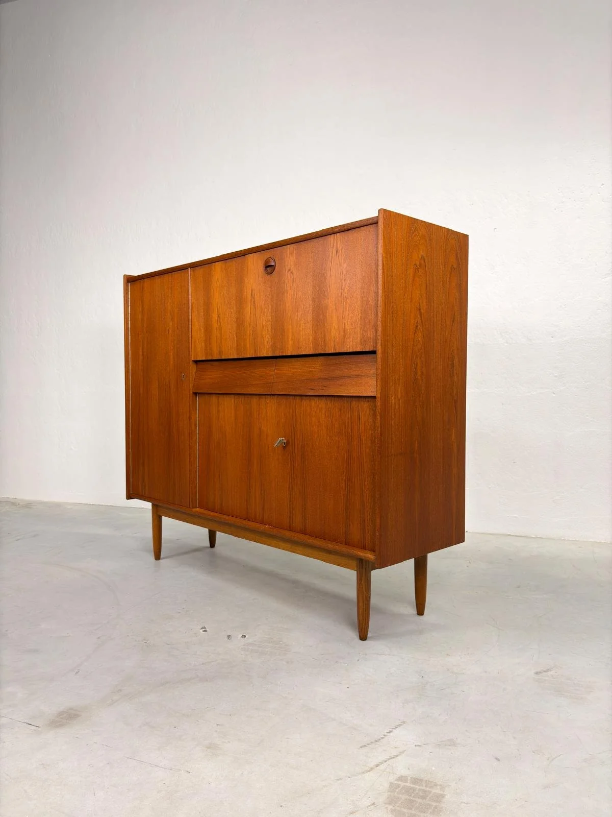 Vintage Dressoir O.M.F. Belgium Teak (4).jpeg