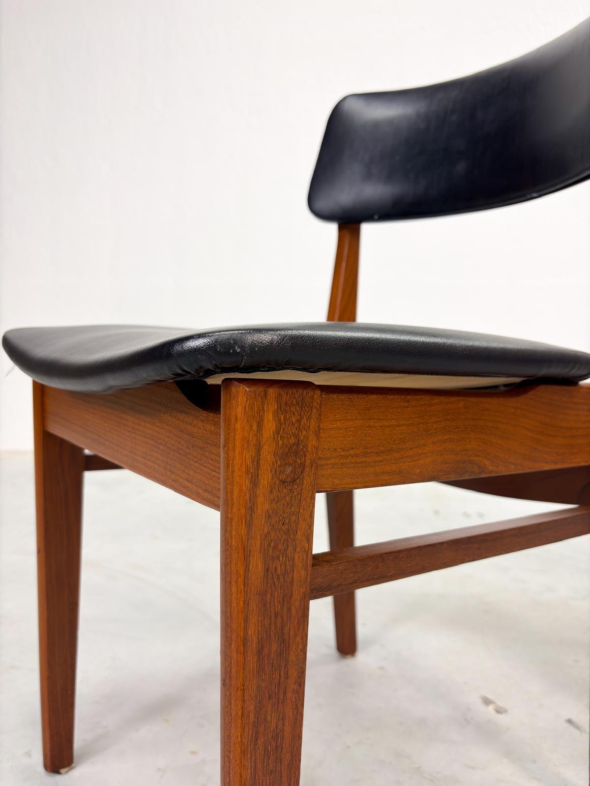 Set Eetkamerstoelen van Mahjongg Vlaardingen (11).jpeg