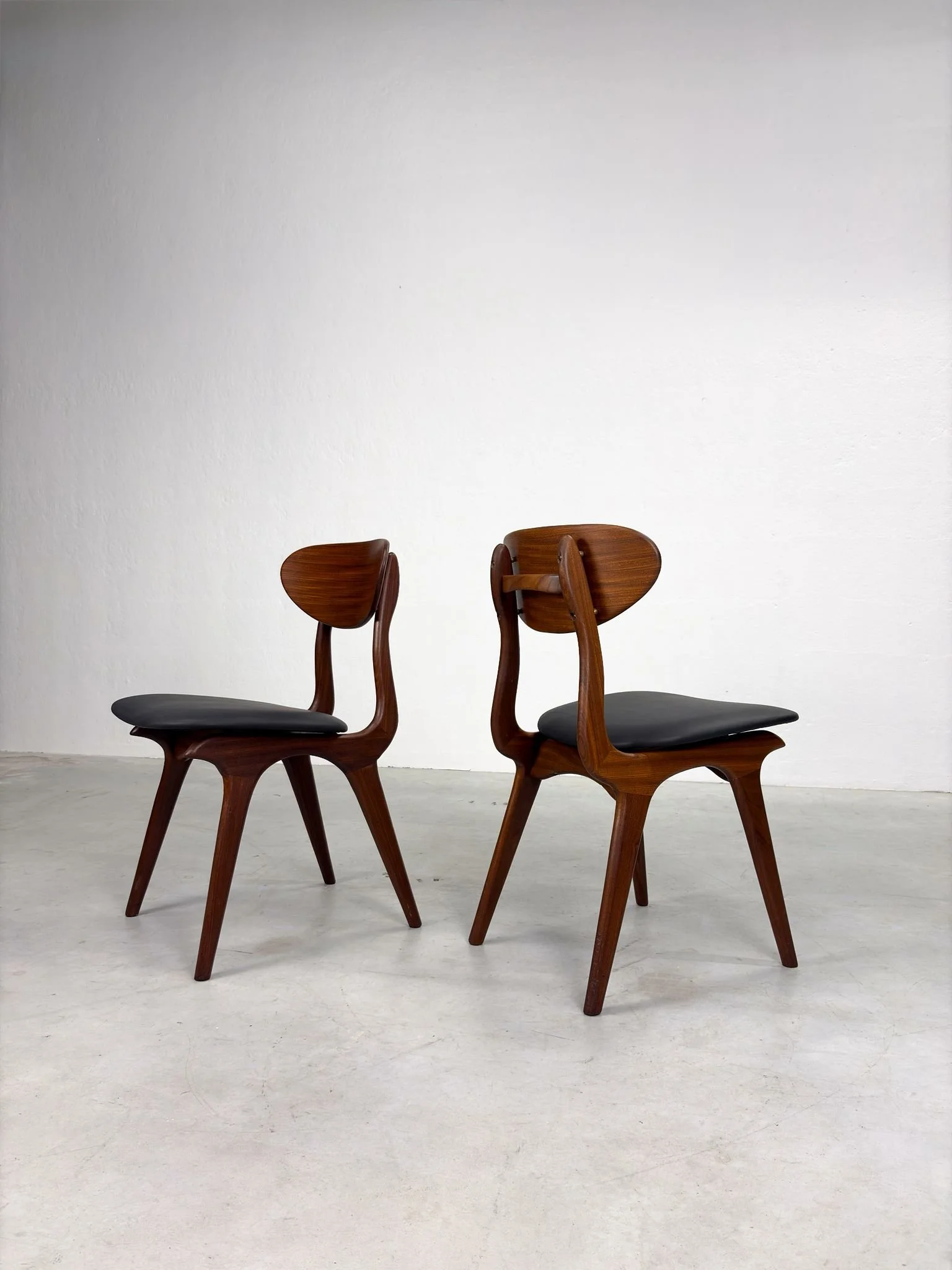 Set 'Snavel' Eetkamerstoelen van Louis van Teeffelen (12).jpeg
