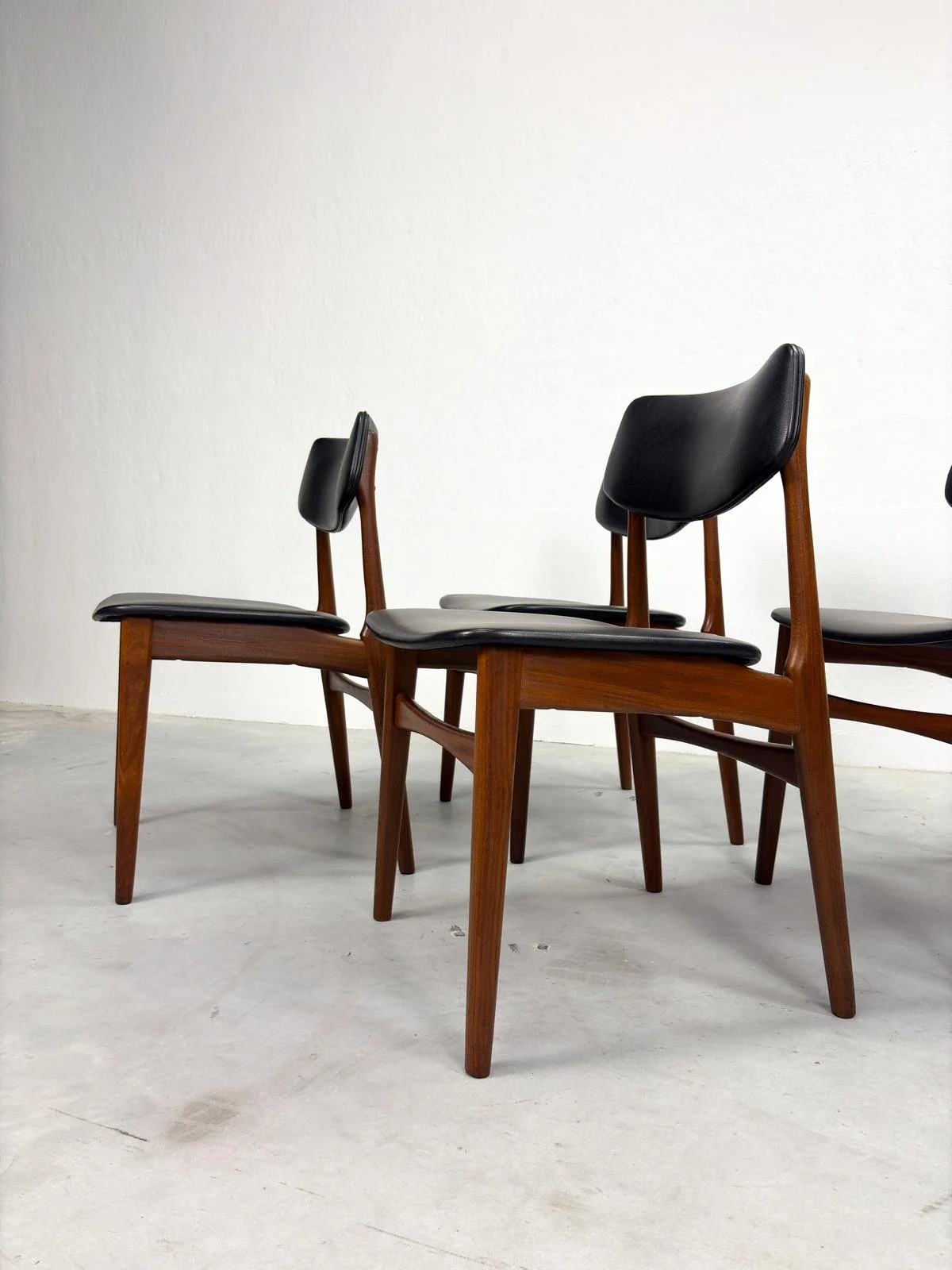 Set Vintage Teakhouten Eetkamerstoelen Deens design (9).jpg