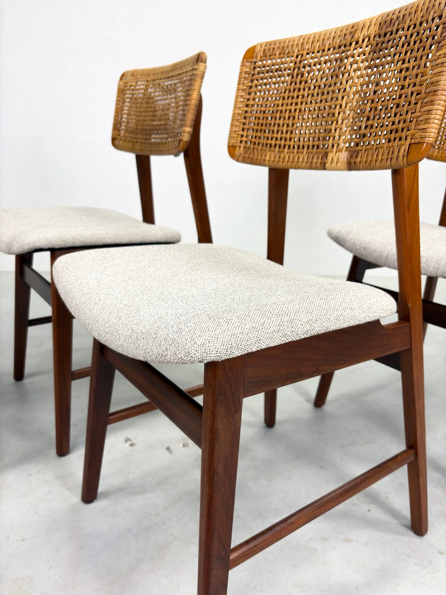 Set Vintage Eetkamerstoelen met Rieten Rugleuning (1).jpeg