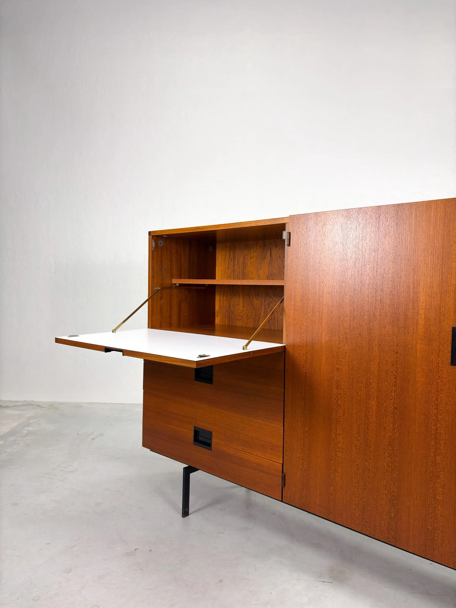 'CU08' Dressoir van Cees Braakman voor Pastoe (4).jpeg