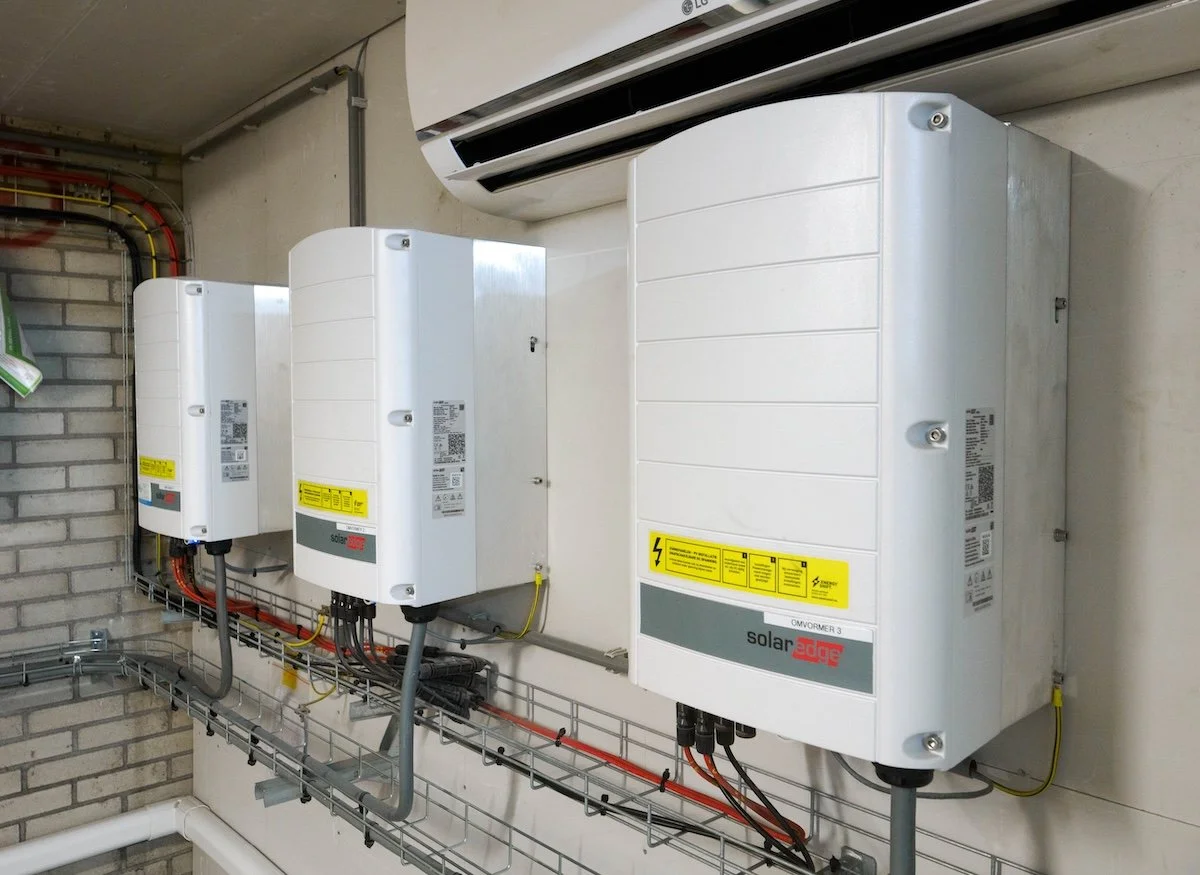 Het interne systeem; de omvormers