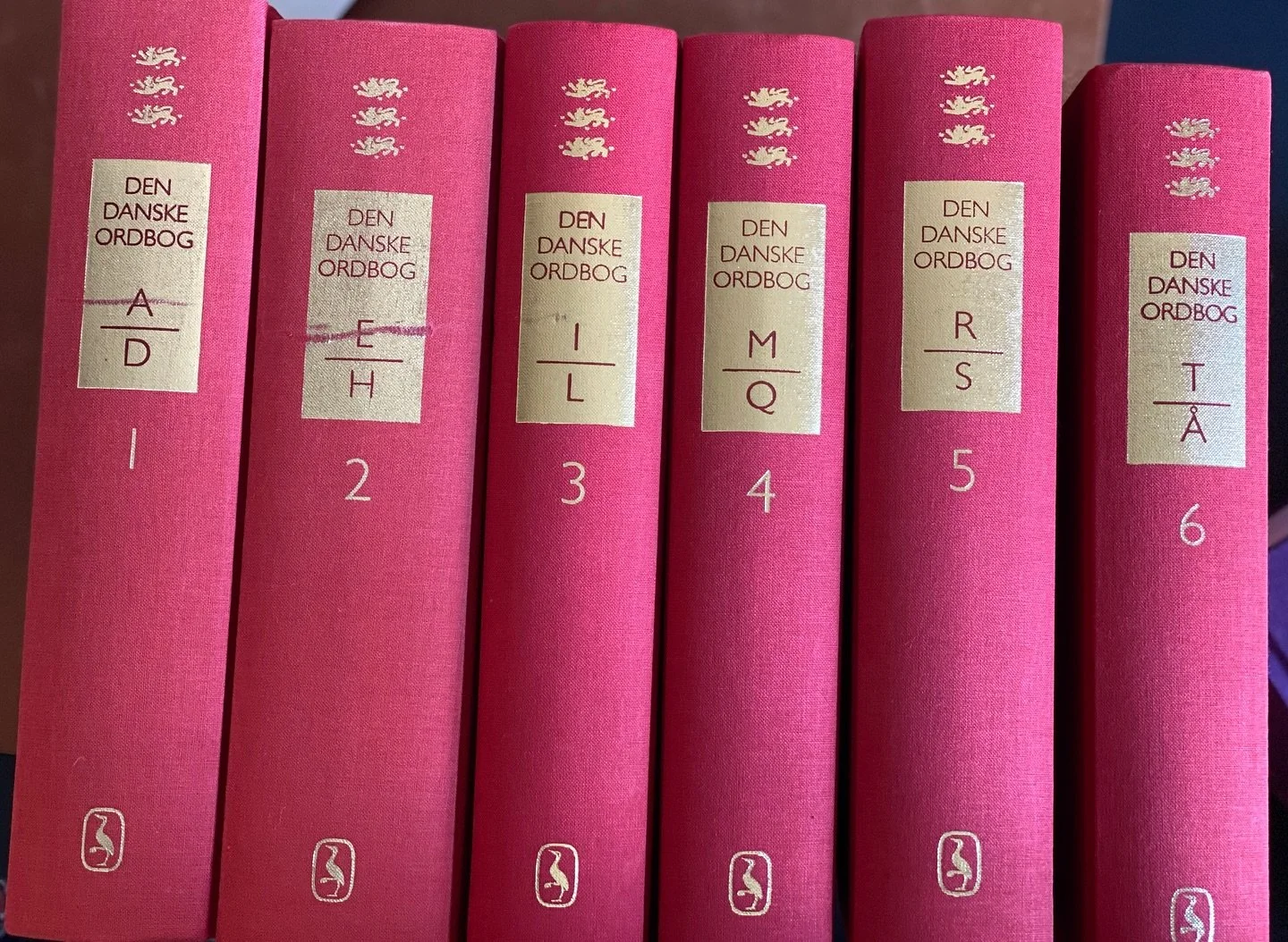 Man bliver helt glad for, at man i tidernes morgen anskaffede sig noget s&aring; oldnordisk som Den Danske Ordbog og nu ogs&aring; har sikret sig en Begrebsordbog. 📚📚📚

Netversionen, DDO, der jo ellers bliver opdateret hele tiden, er nemlig luknin
