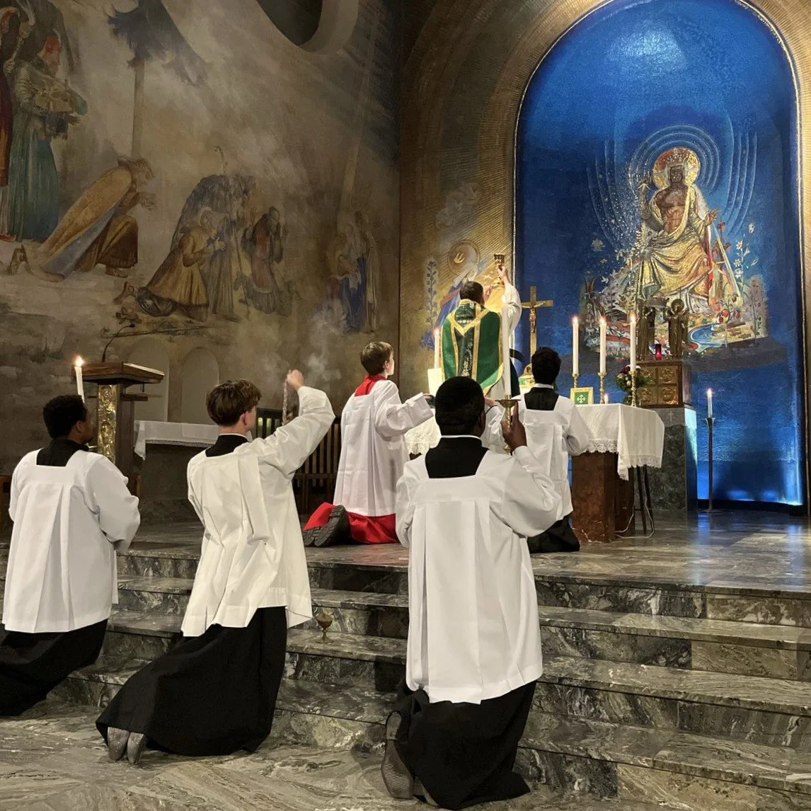 Mässa på latin på lördagar