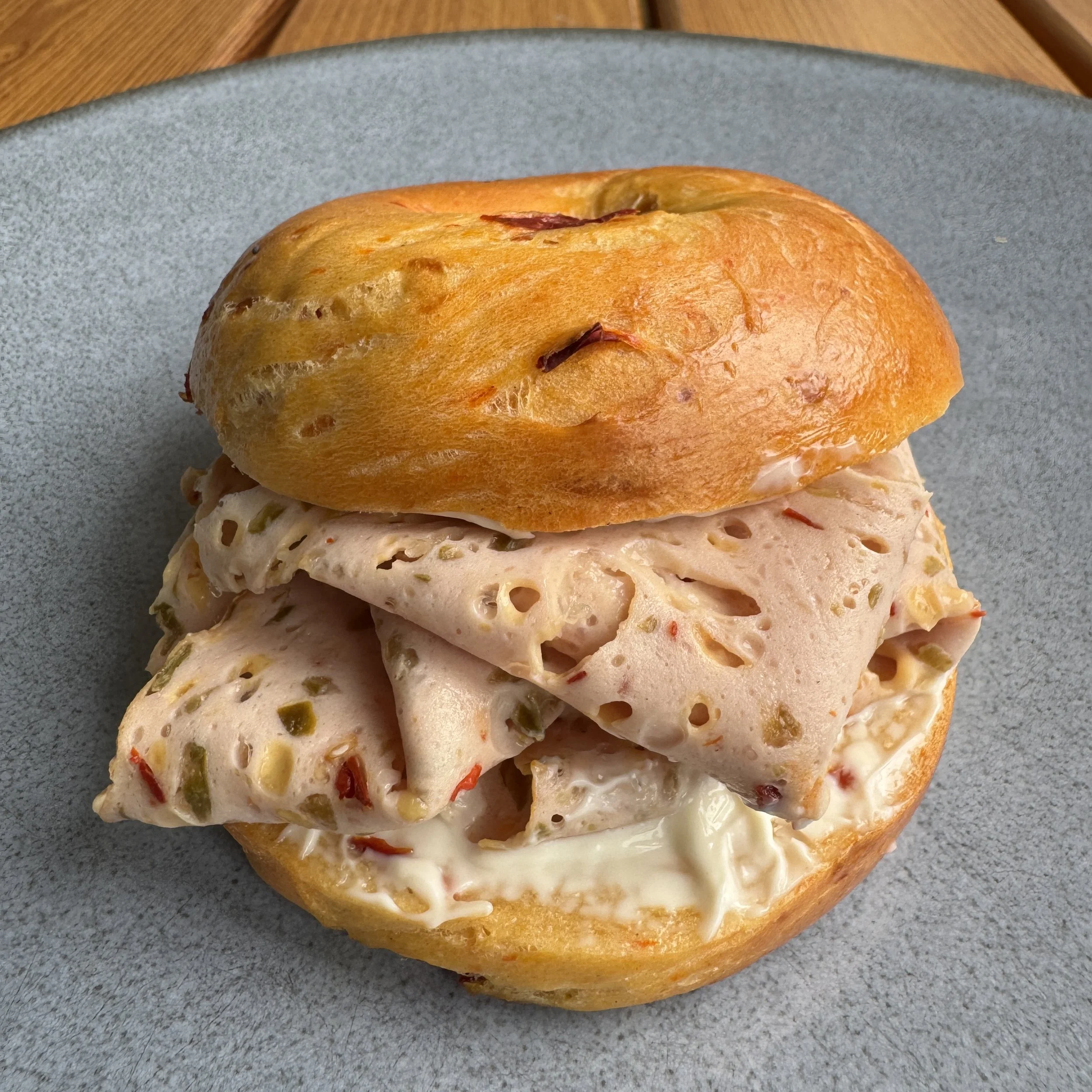 Cheddar-Jalapeno Bagel&FleischKäse 2.jpg