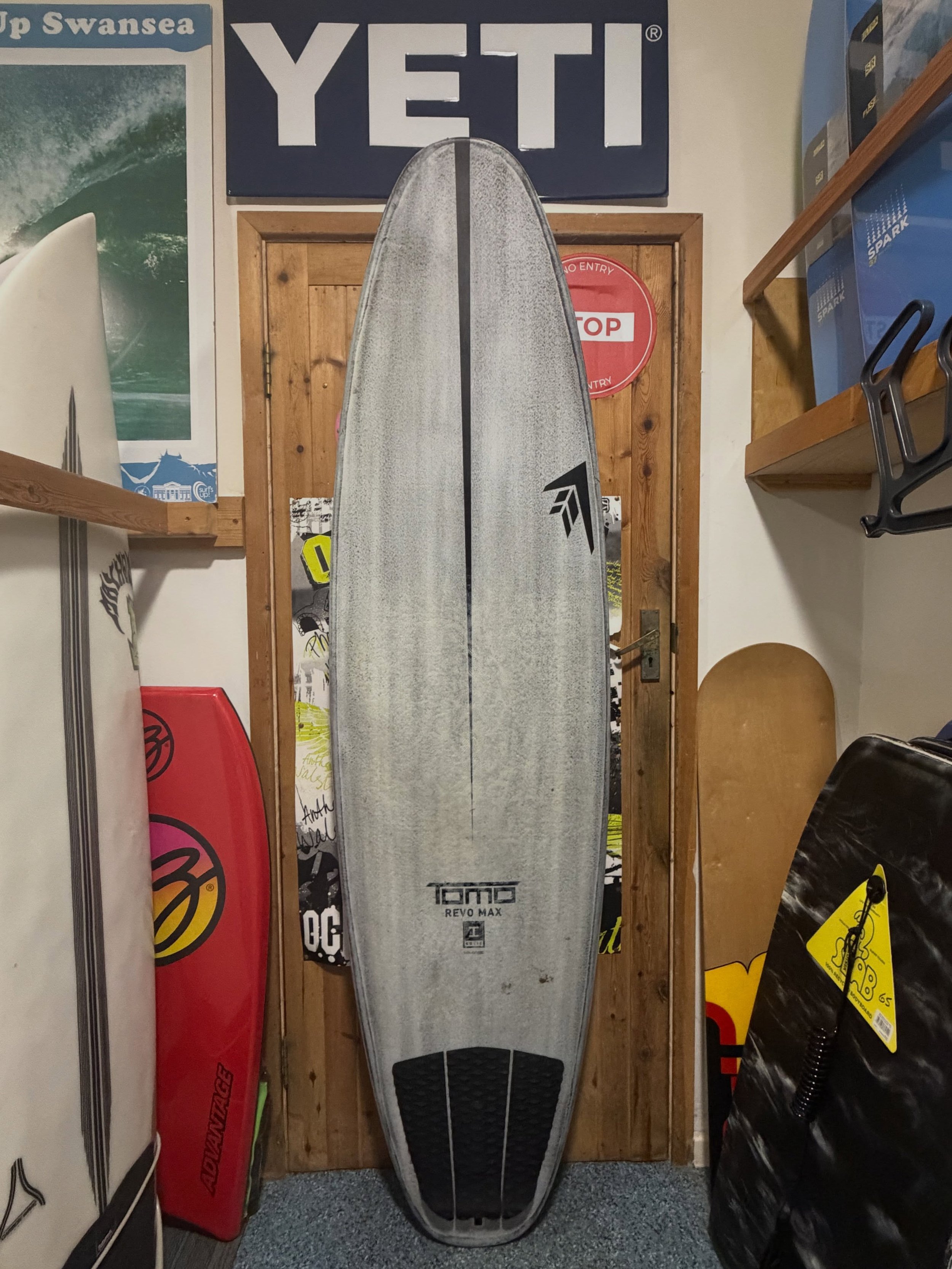 🔥 TOMO 6&rsquo;9 REVO MAX &mdash; VOLCANIC CONSTRUCTION 🔥

Big board. Small-board mentality. 🤙

This 6&rsquo;9 Tomo Revo Max in Volcanic Construction is built to move &mdash; fast, loose and seriously fun under your feet.

🏄 6&rsquo;9 x 21 1/2 x 